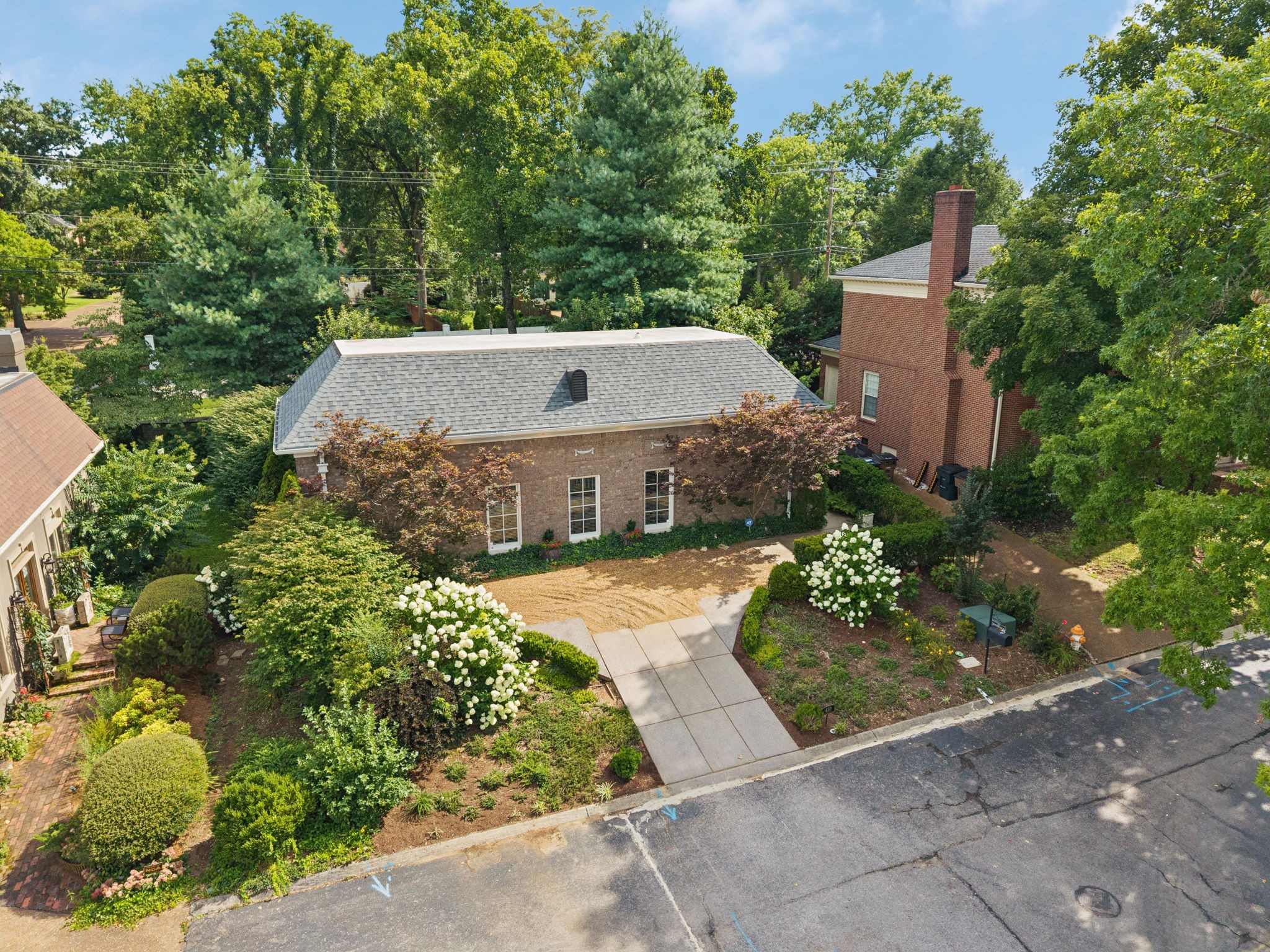410 Charlesgate Ct