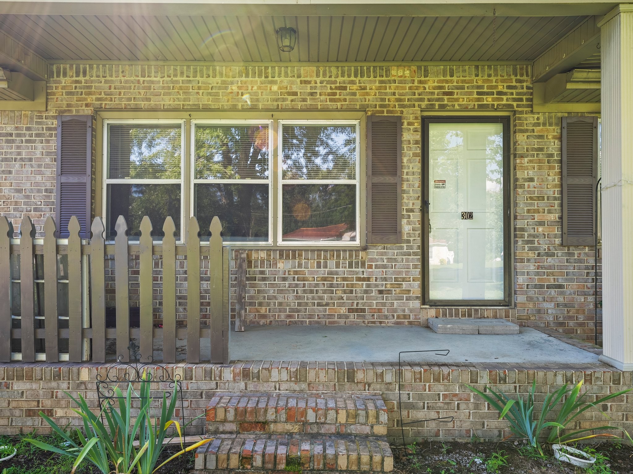 302 Lakeside Dr
