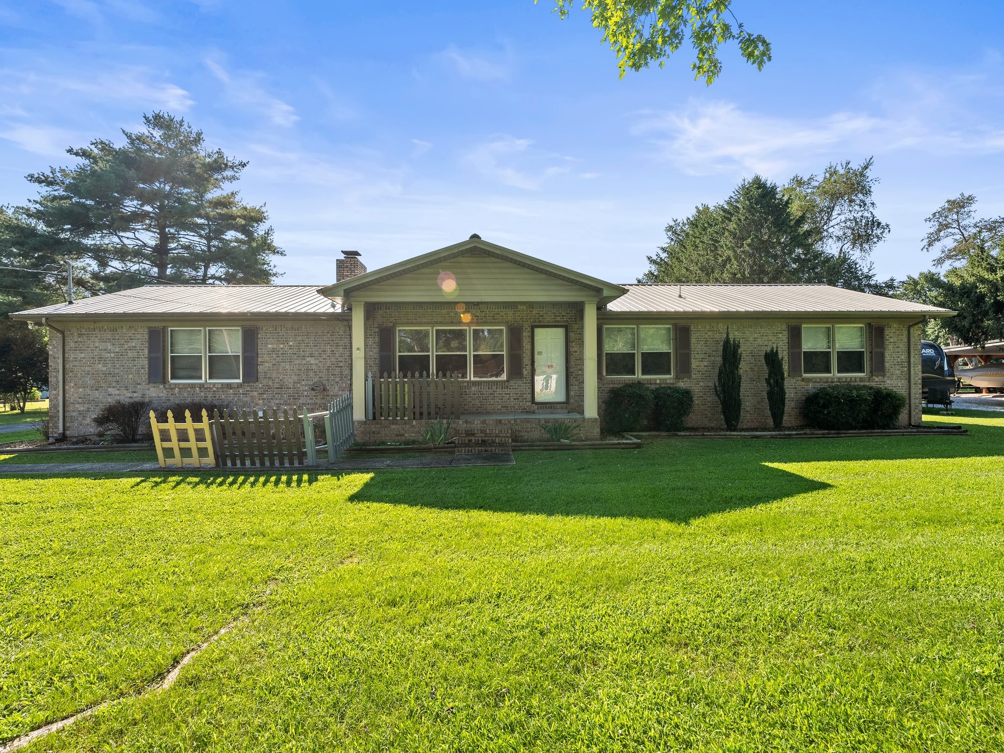 302 Lakeside Dr