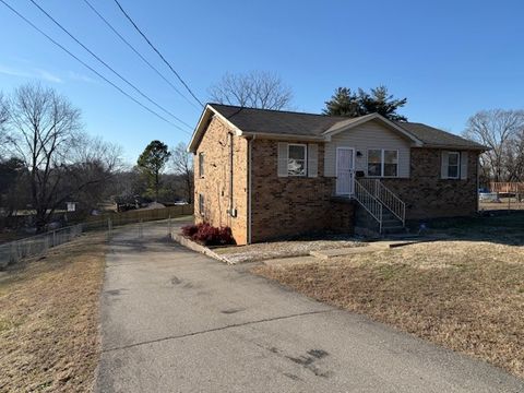 1320 Courtney Dr Clarksville TN 37042