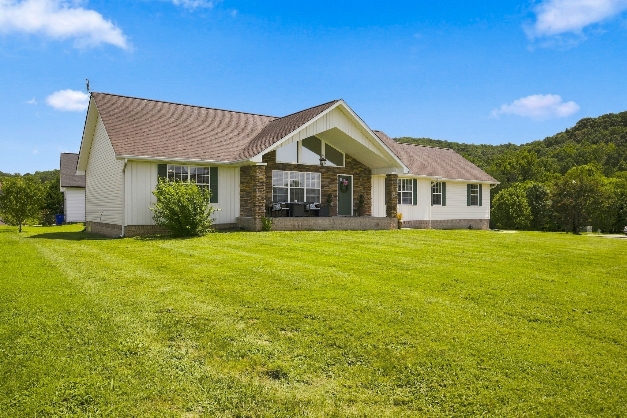 410 Thoroughbred Dr NW