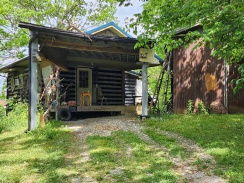 106 Log Home Ln Moss TN 38575