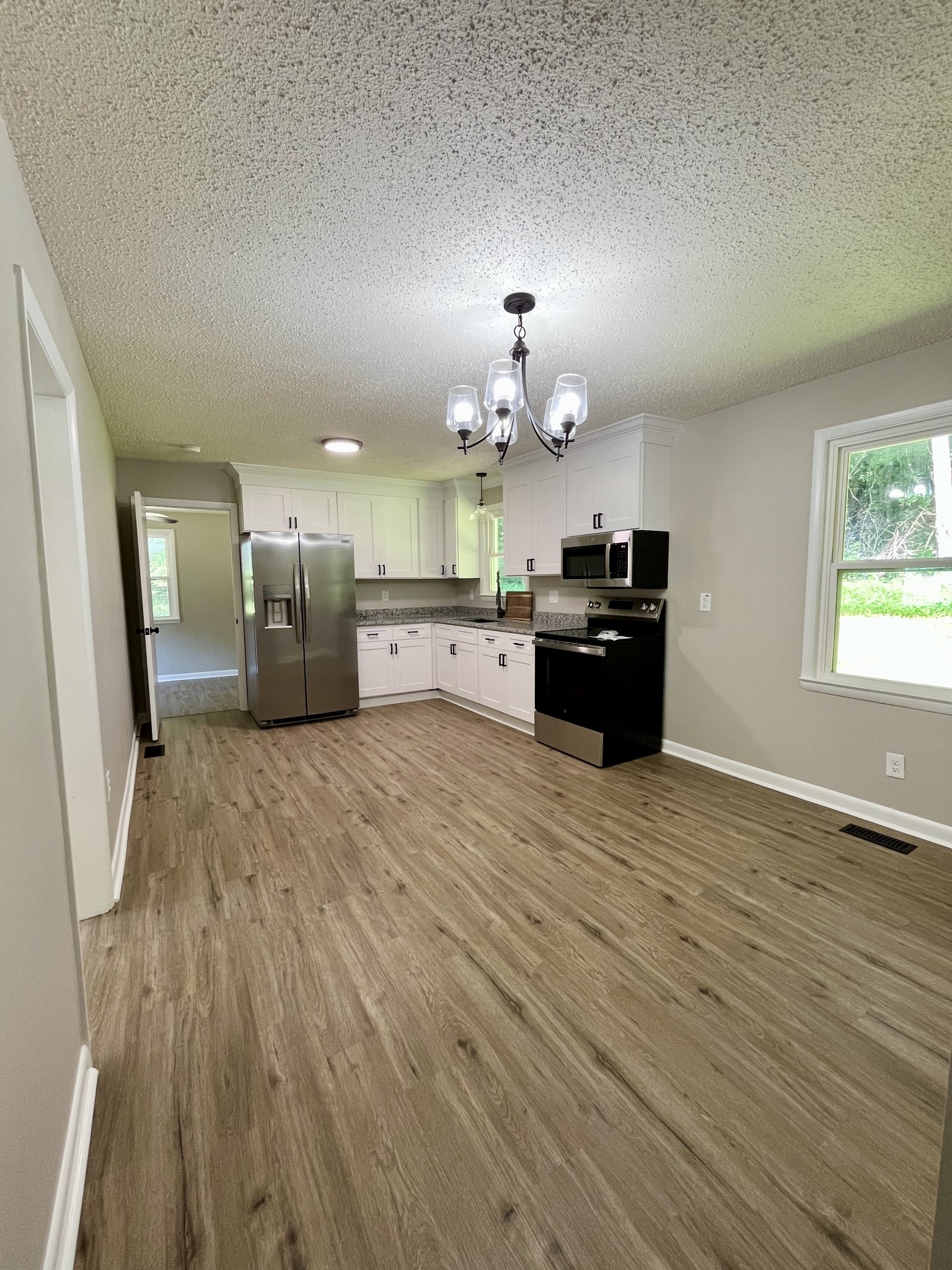 1818 Crestview Dr