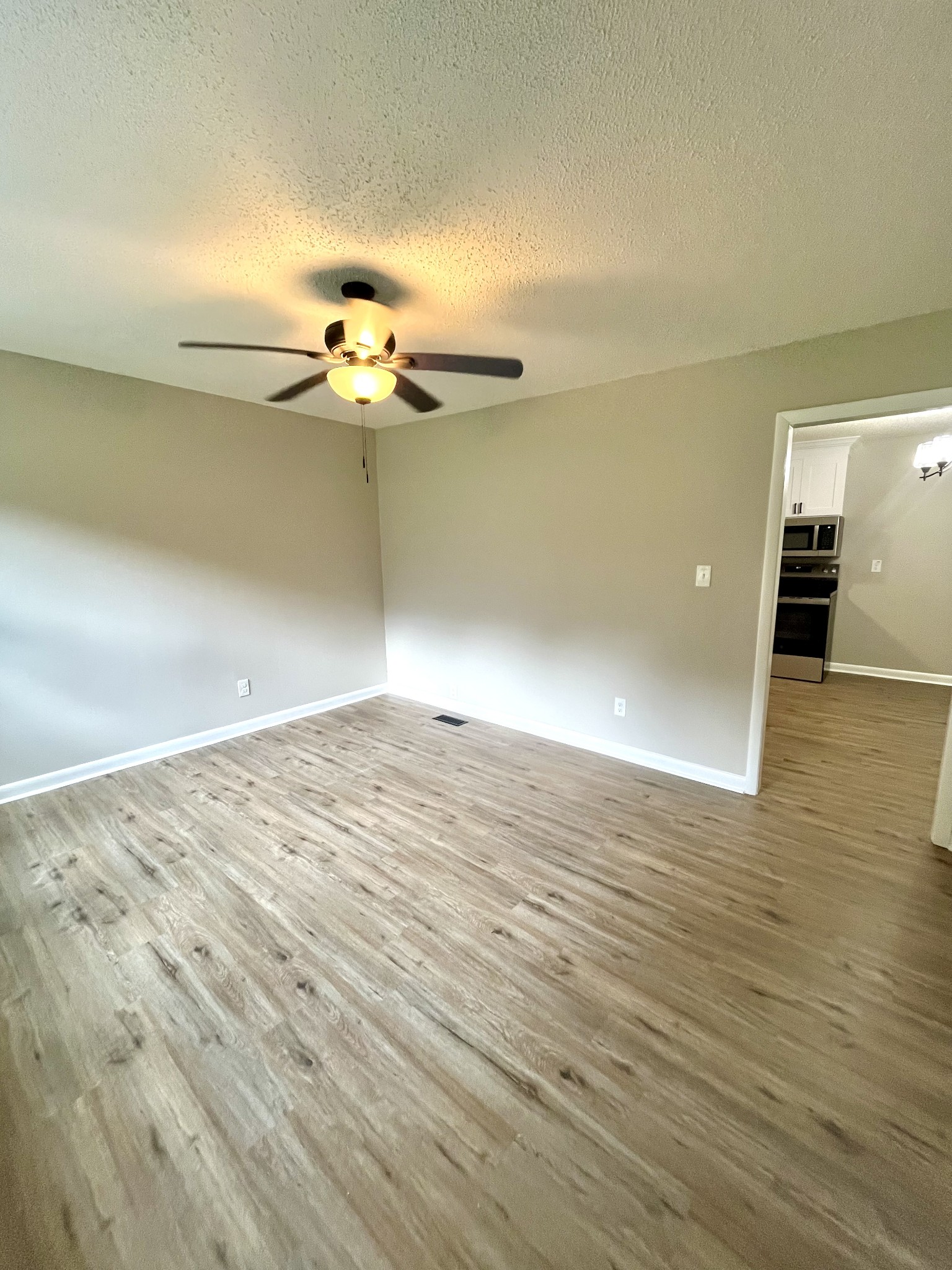 1818 Crestview Dr