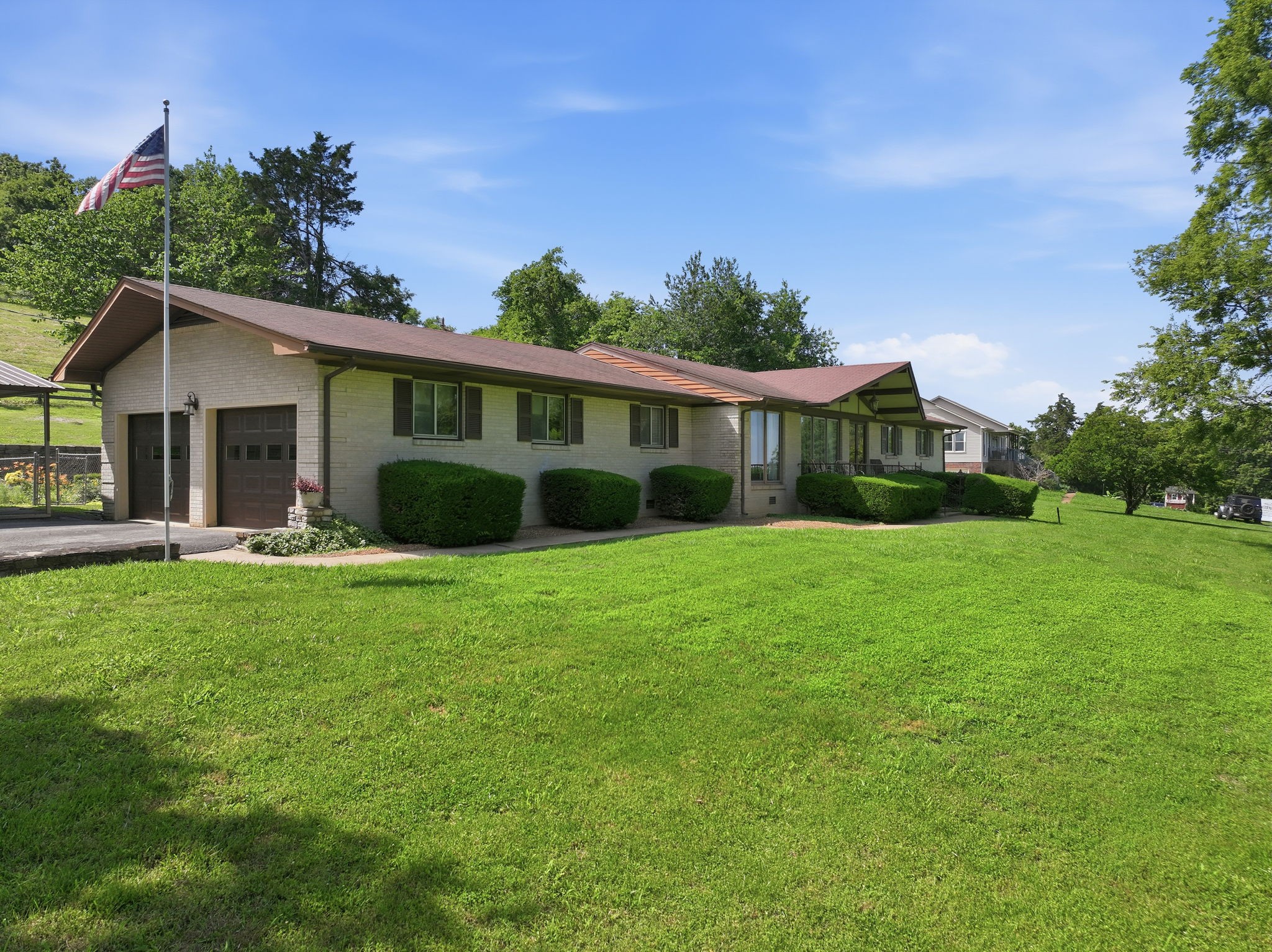 899 Carters Creek Pike