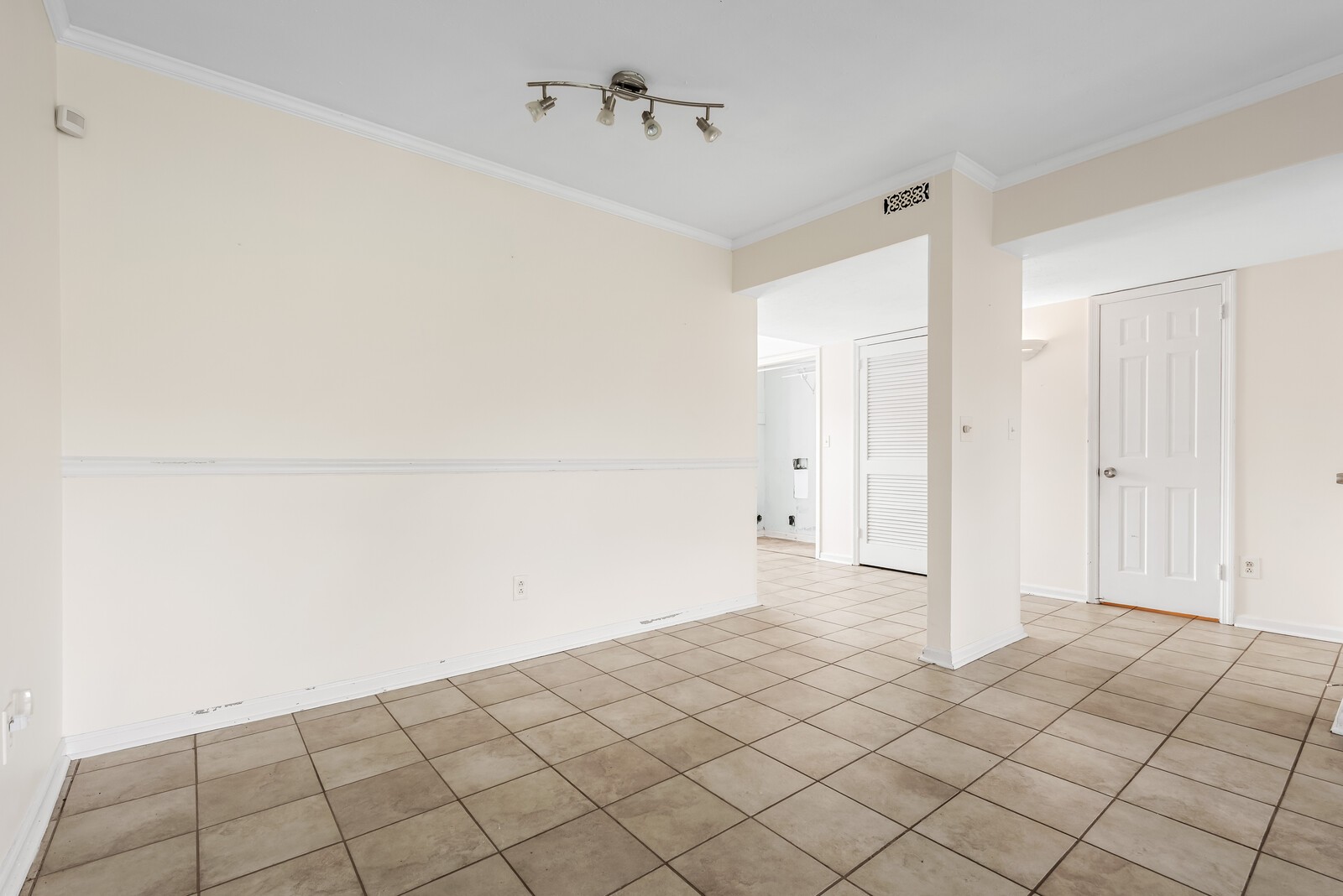 4001 Anderson Rd T151