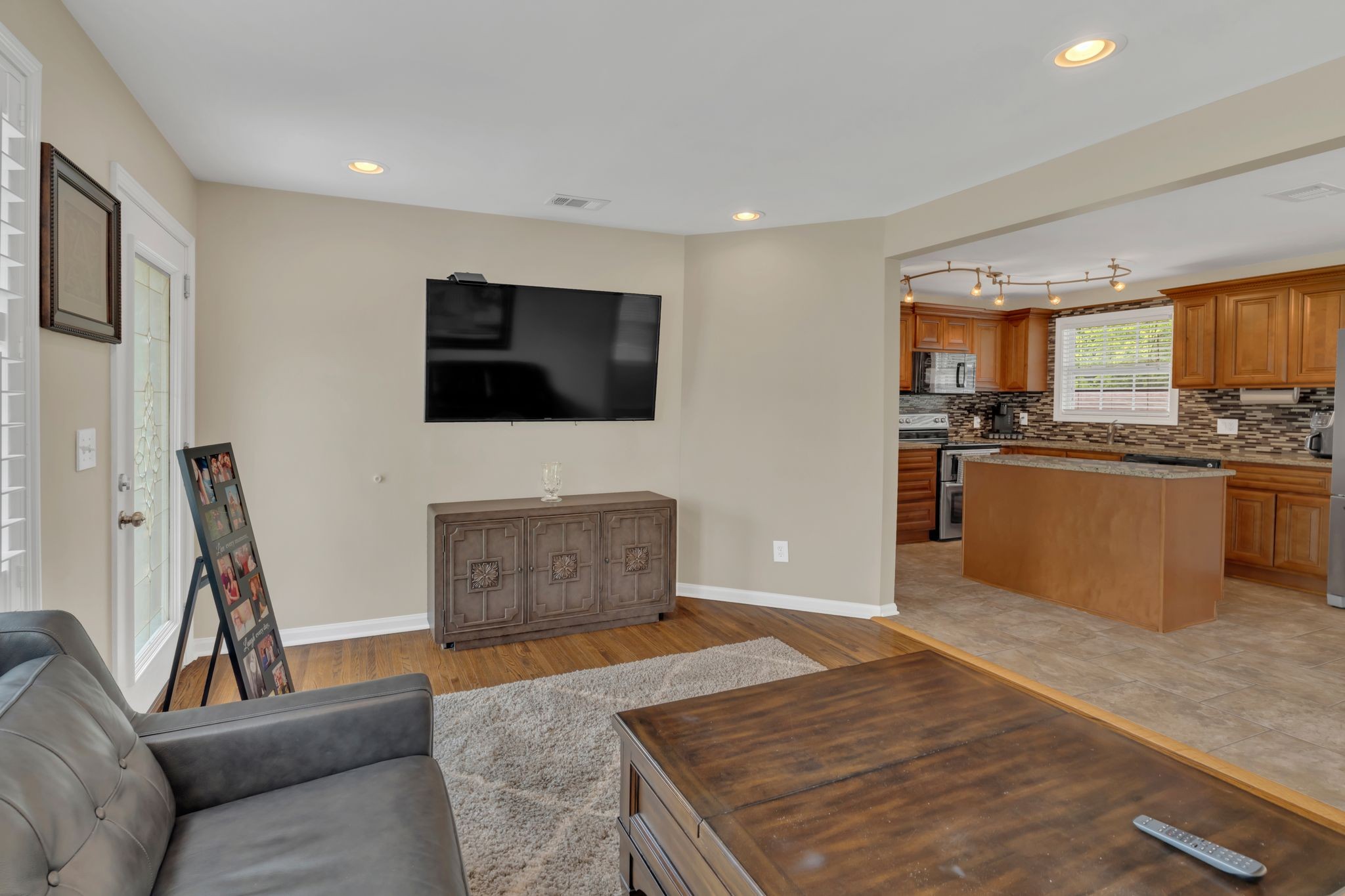 102 Woodyside Dr