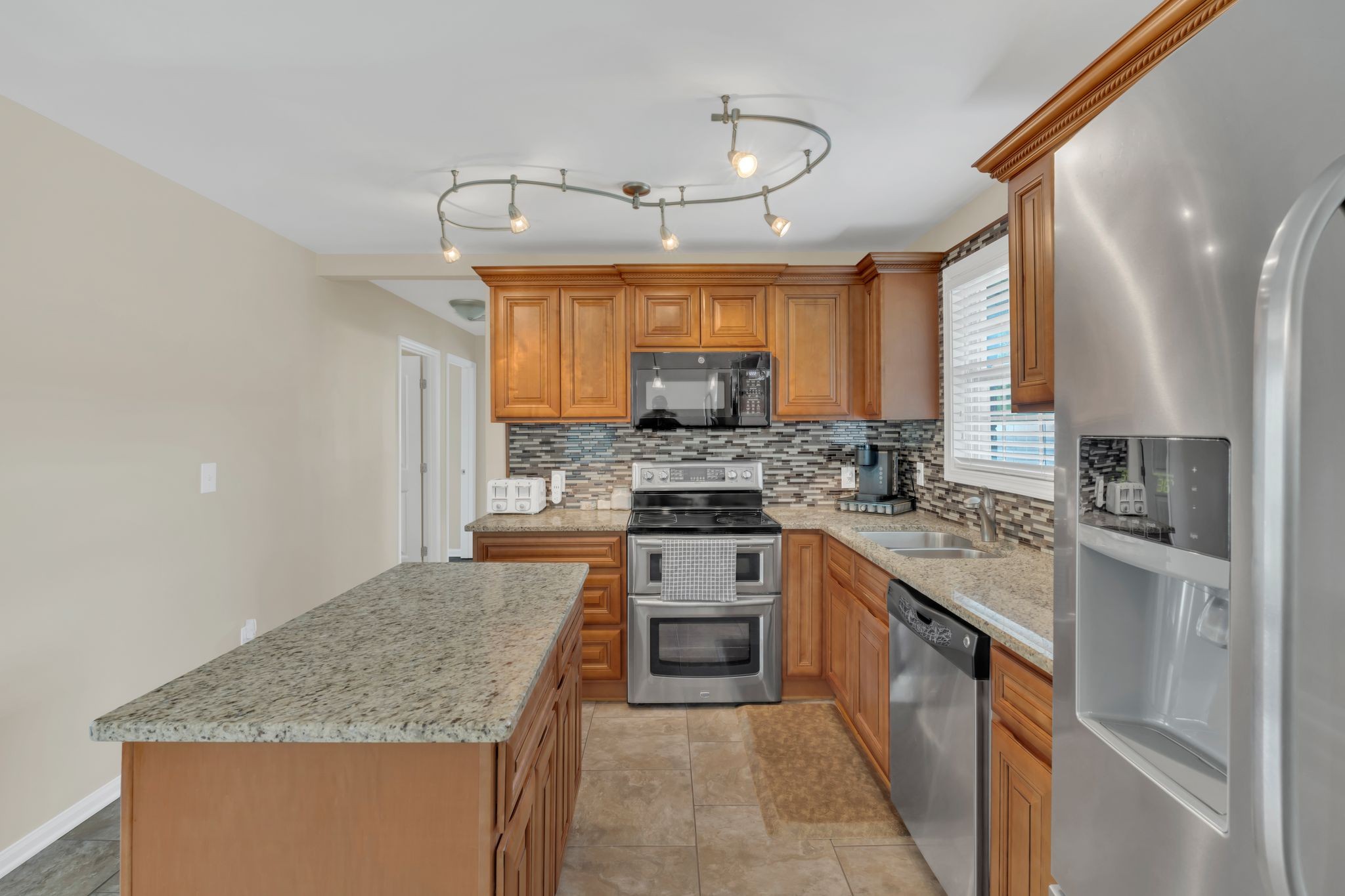 102 Woodyside Dr