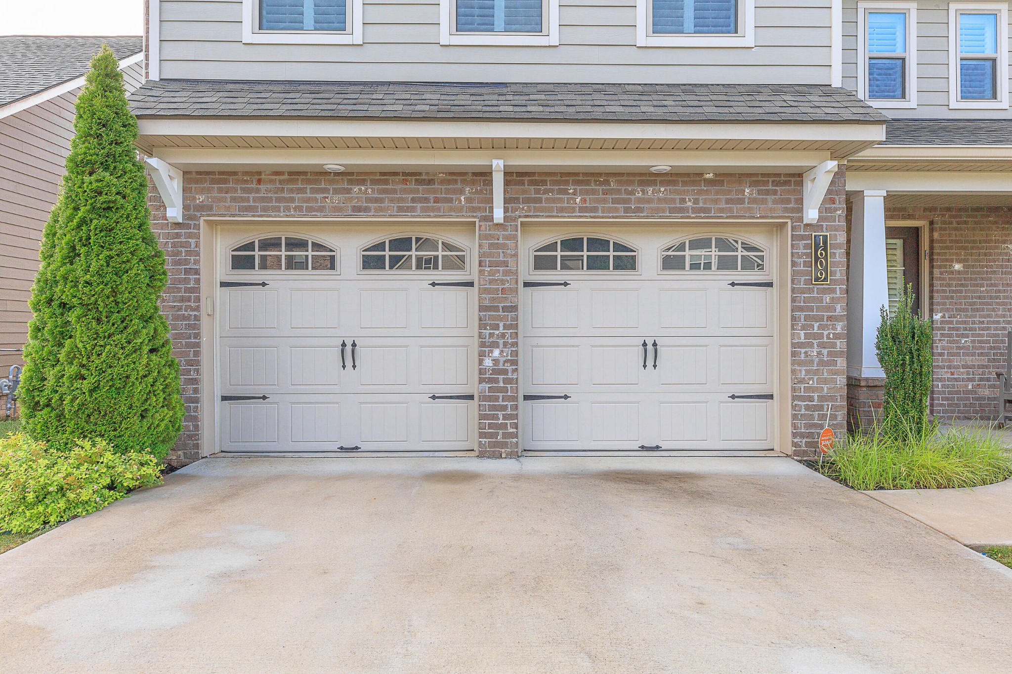 1609 Buttonwood Loop