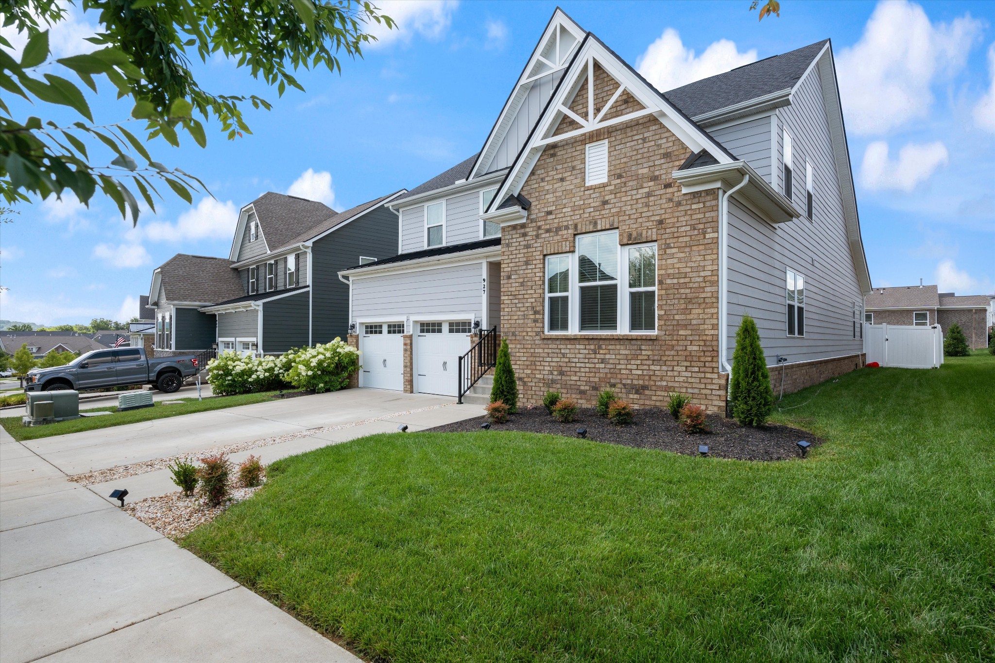 927 Orchid Pl