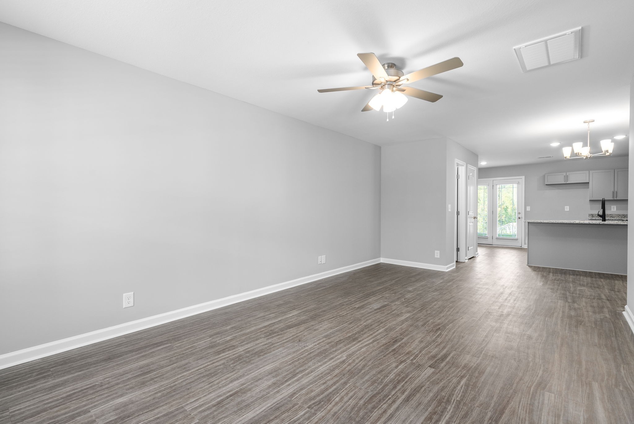 Clarksville, Tennessee 37040, United States, 2 Bedrooms Bedrooms, ,3 BathroomsBathrooms,Residential,Active,133339