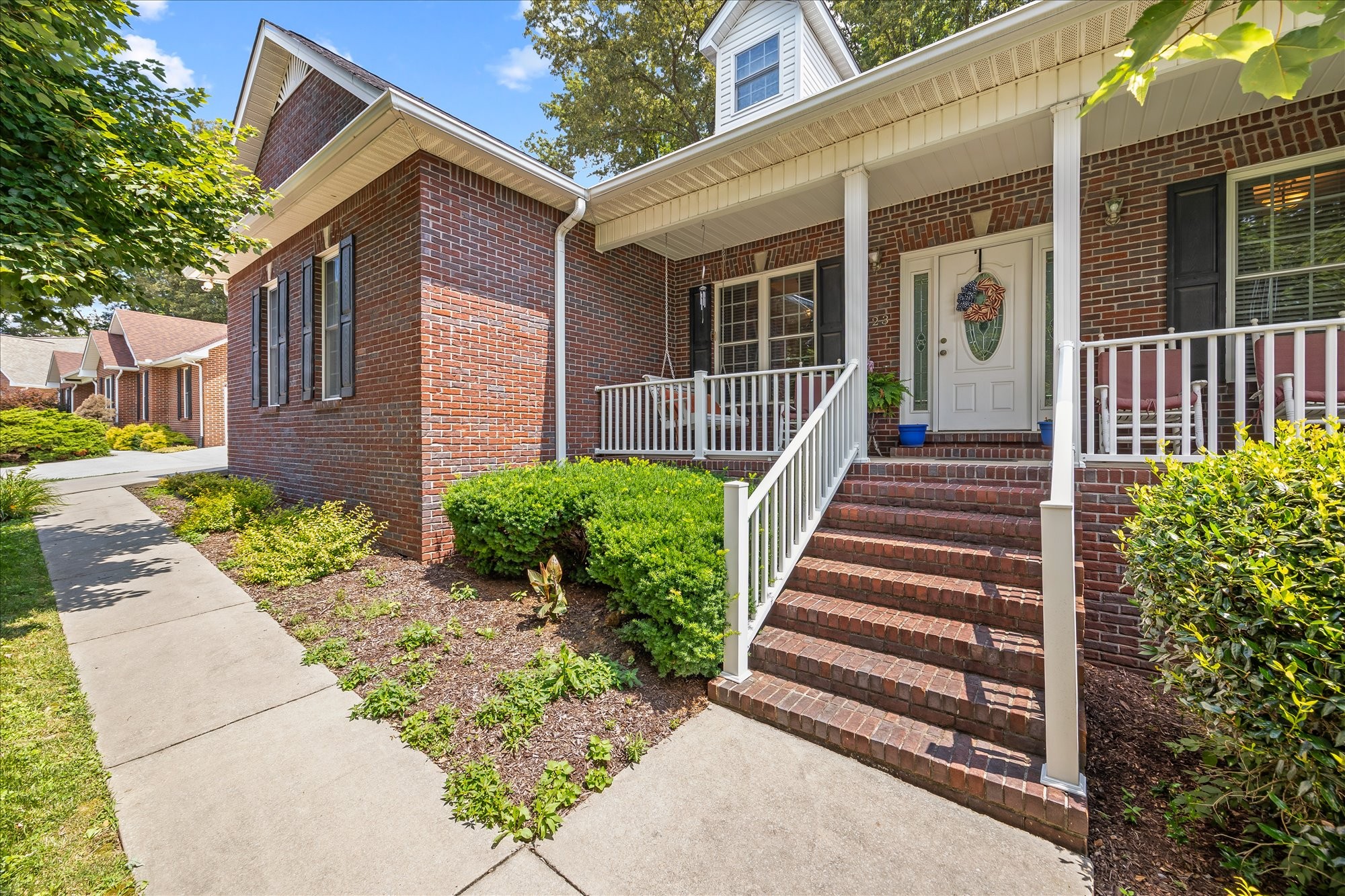 1323 Buckingham Pl