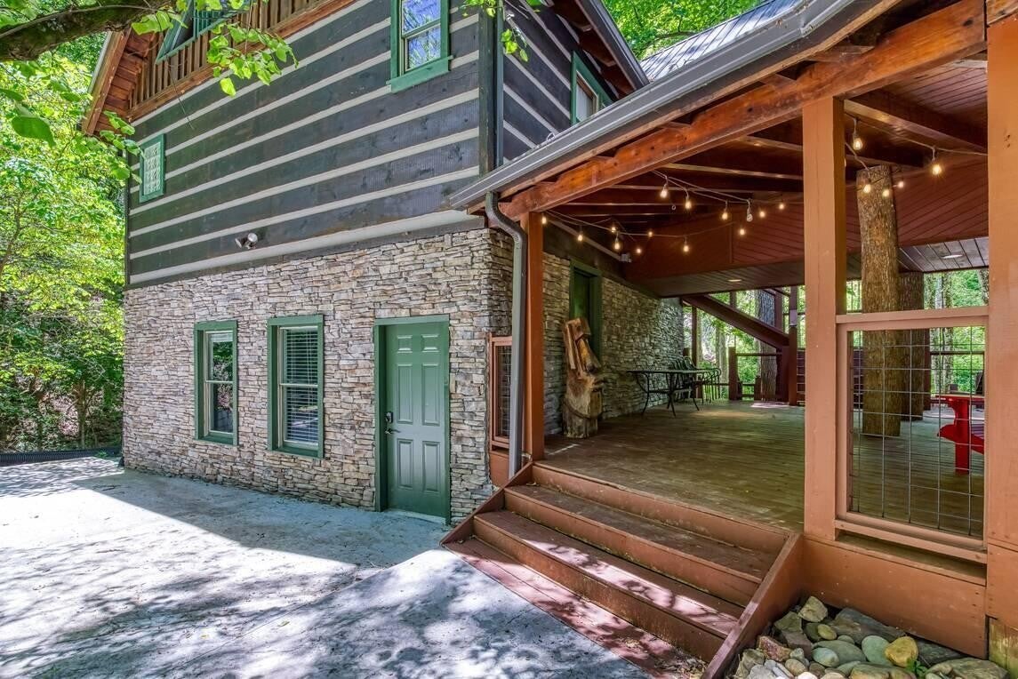 2440 Paradise Falls Way