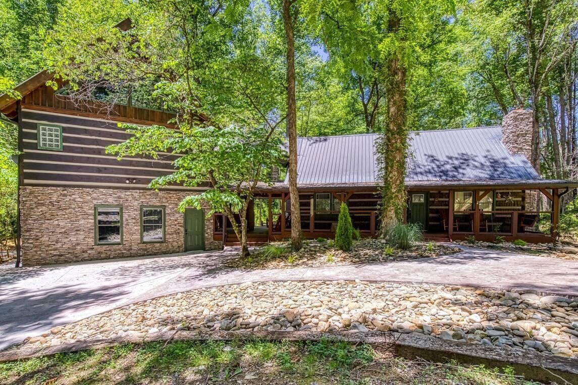 2440 Paradise Falls Way