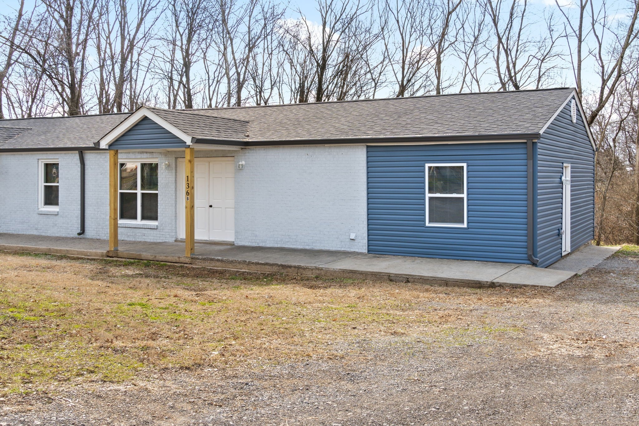 136 W Rossview Rd B