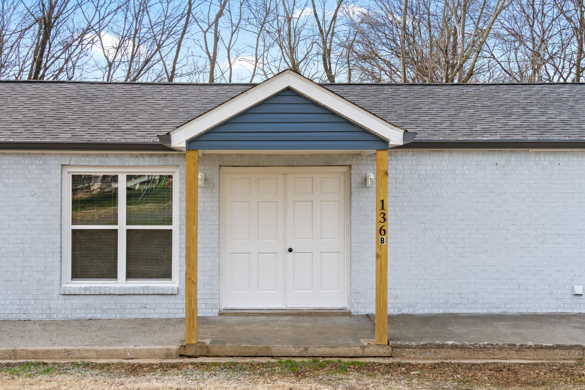 136 W Rossview Rd B