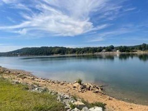 510 Riverfront Dr Clifton TN 38425