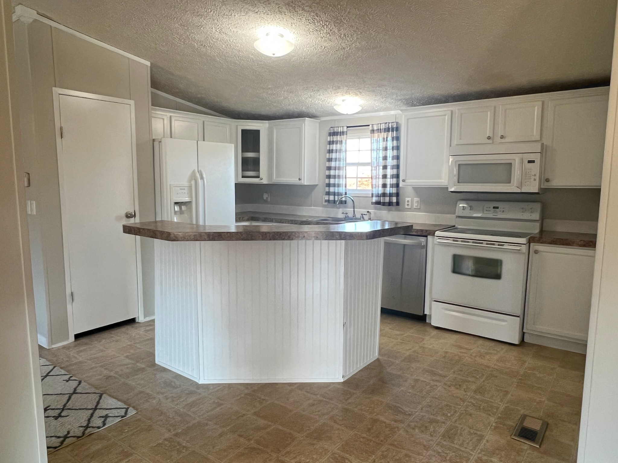 Dover, Tennessee 37058, United States, 3 Bedrooms Bedrooms, ,2 BathroomsBathrooms,Residential,Pending,23618