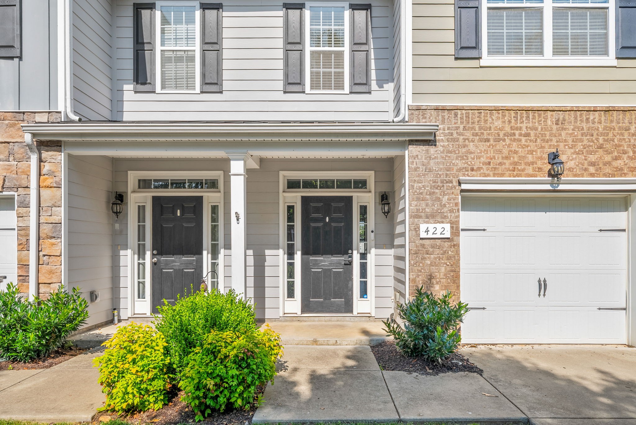 422 Manor Row