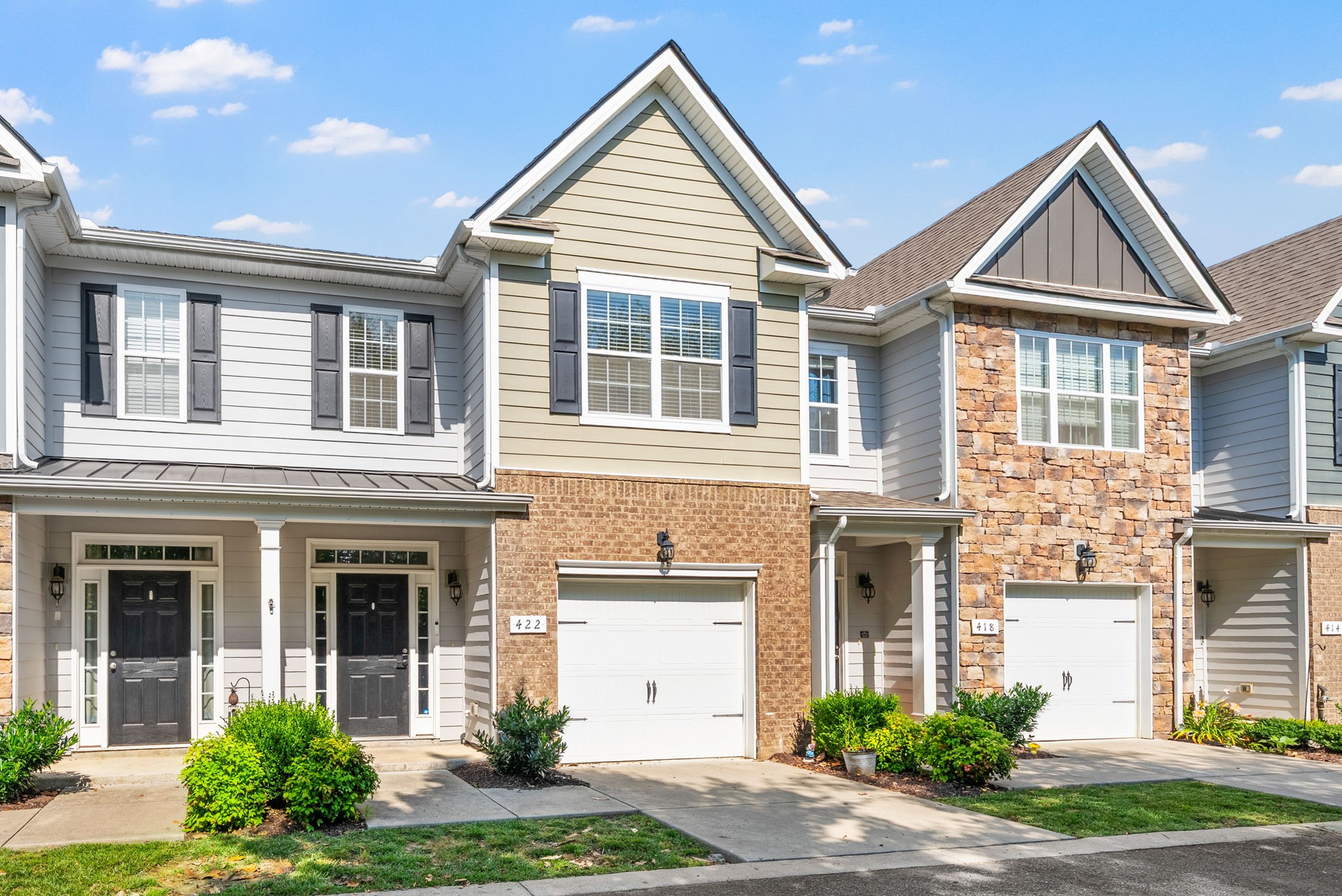 422 Manor Row