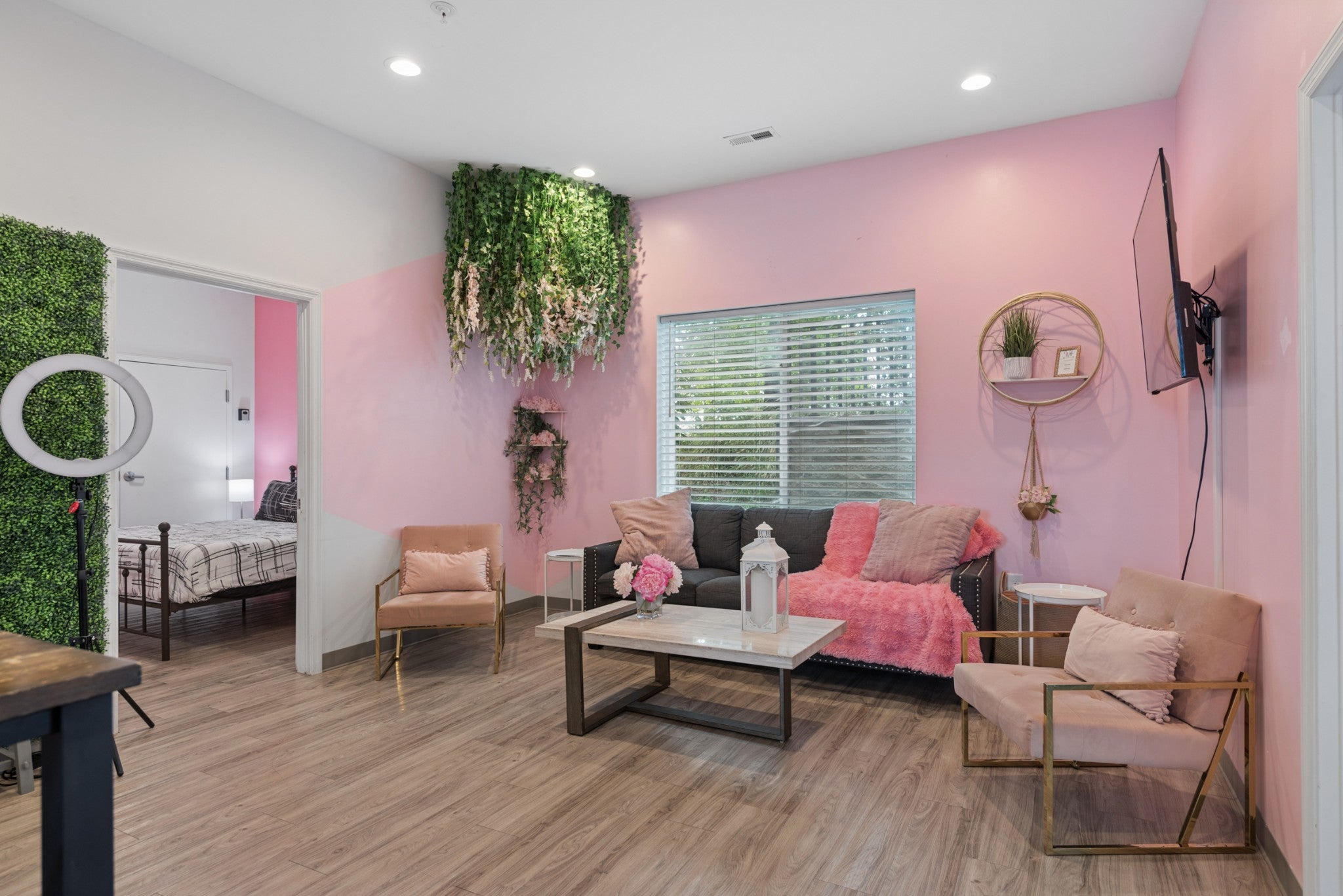 941 Main St 105