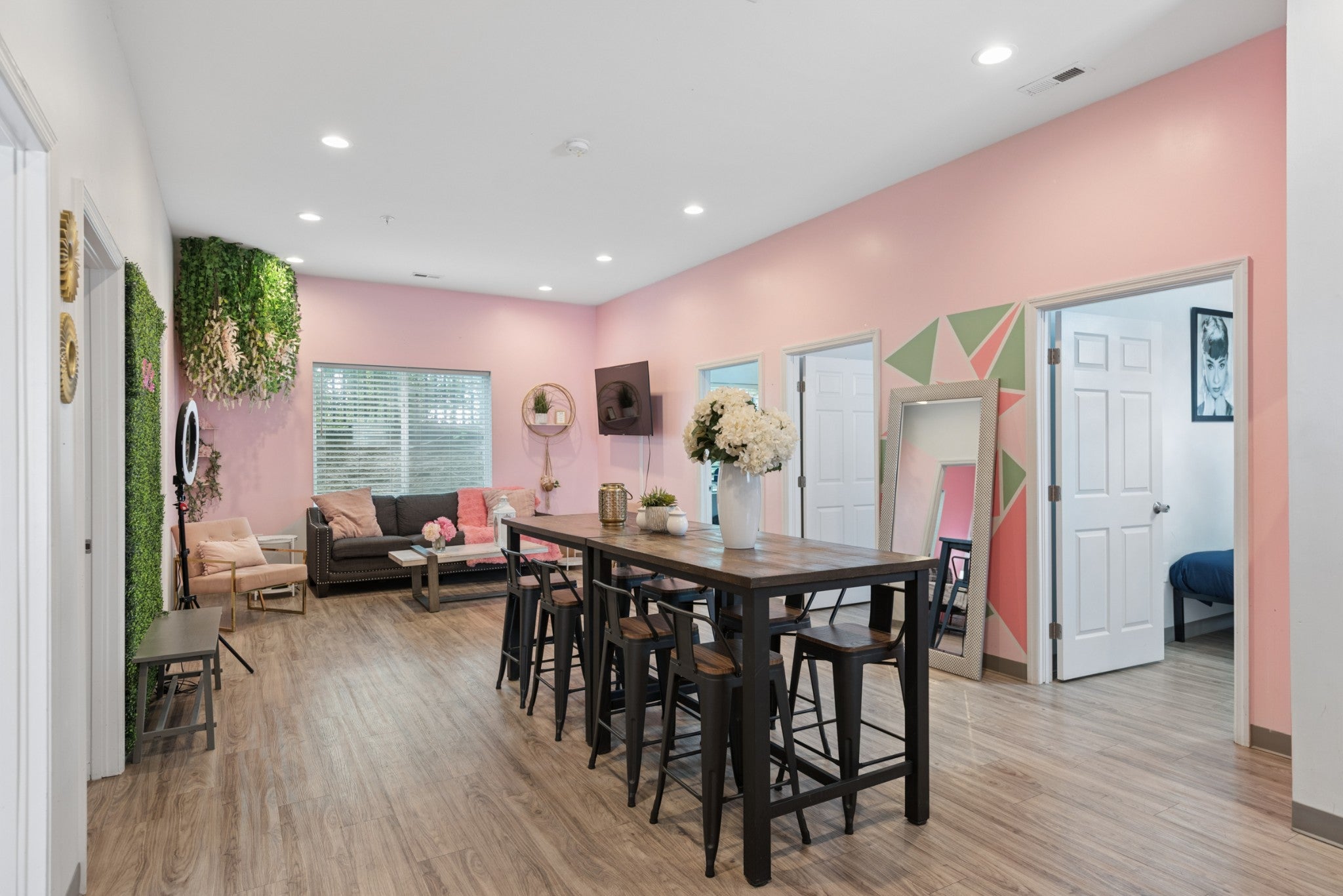 941 Main St 105