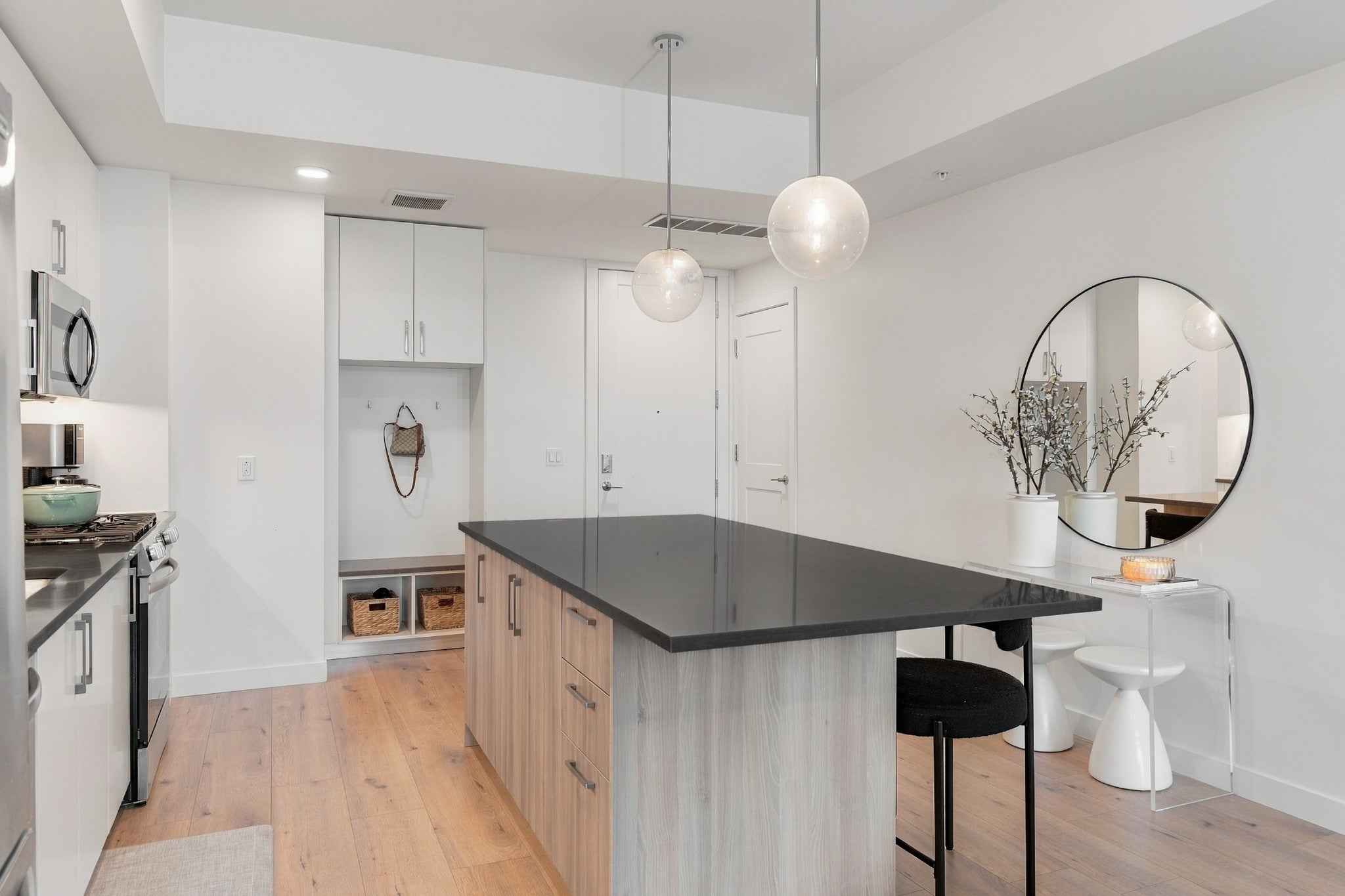 1212 Demonbreun St 807