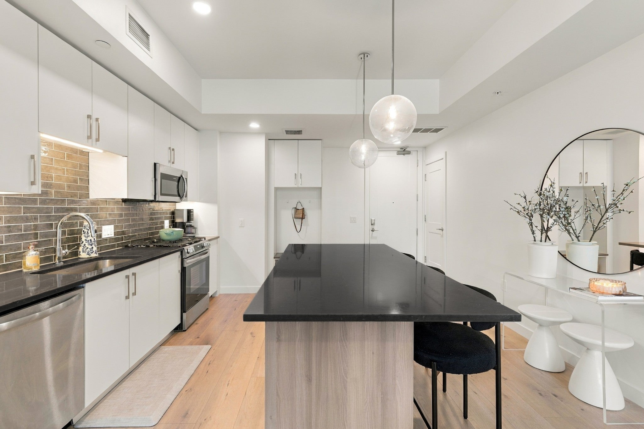 1212 Demonbreun St 807