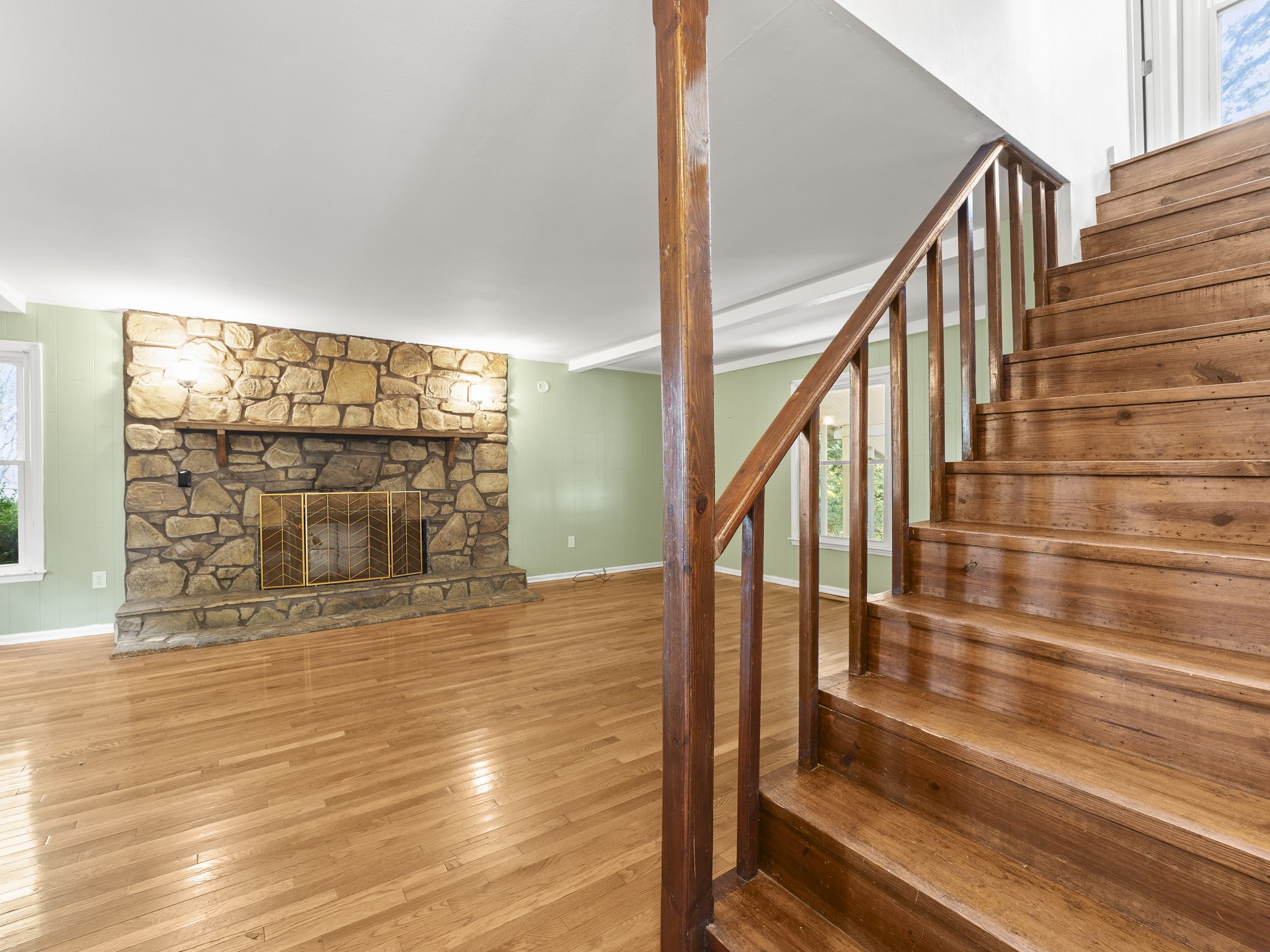 235 Lakeview St