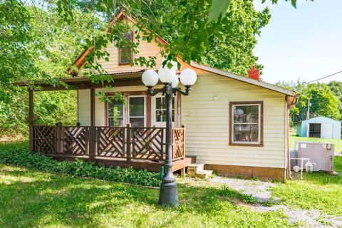 407 College St Portland TN 37148