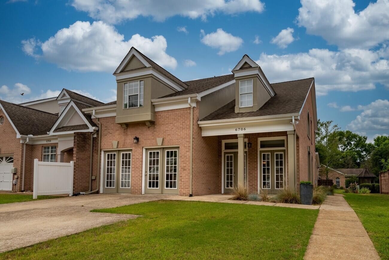 6706 Willow Trace Drive