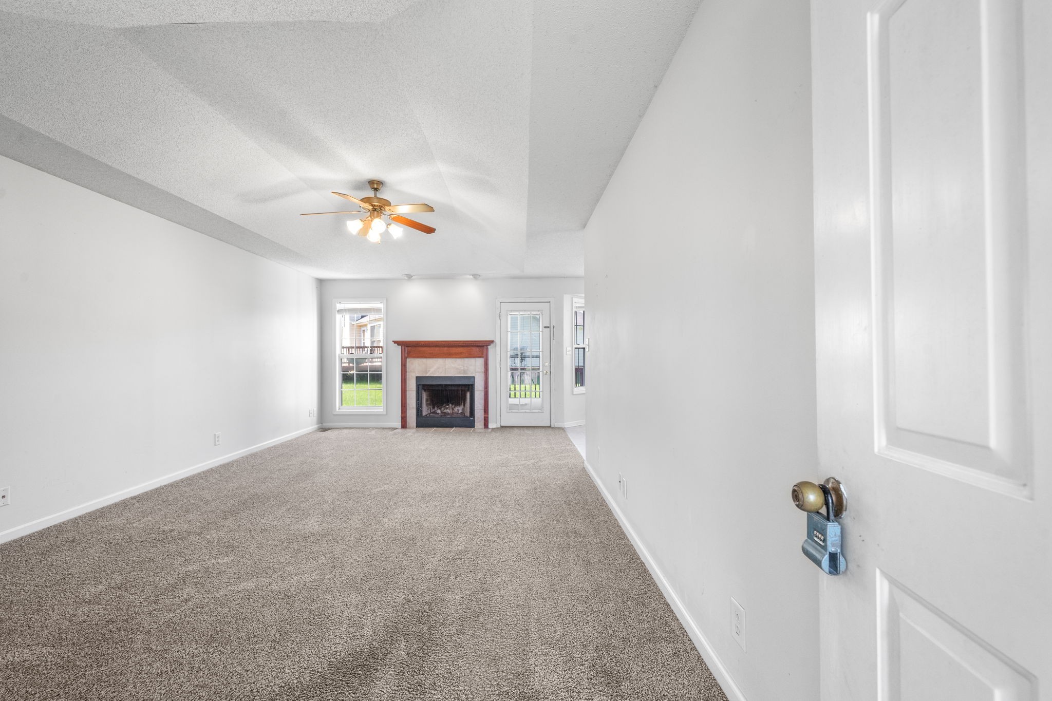 Clarksville, Tennessee 37042, United States, 3 Bedrooms Bedrooms, ,2 BathroomsBathrooms,Residential,Active,97423