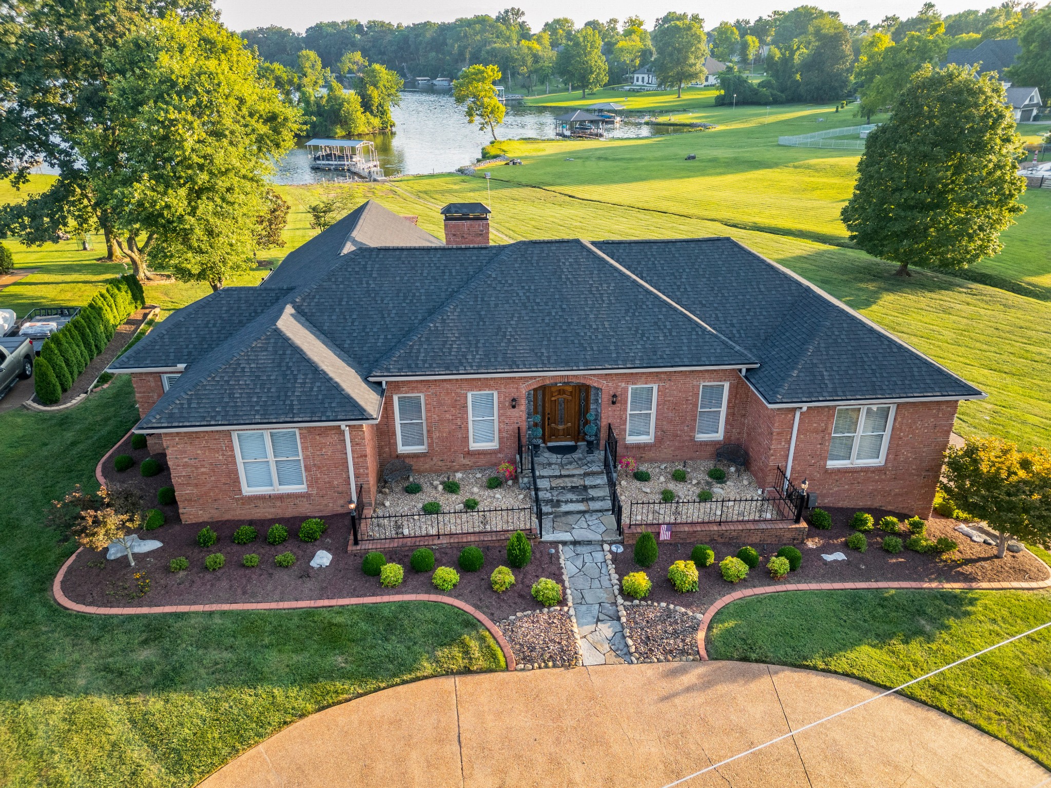 633 Bay Point Dr