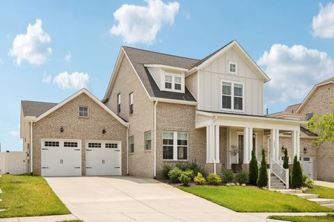 1032 Pebble Run Rd Hendersonville TN 37075