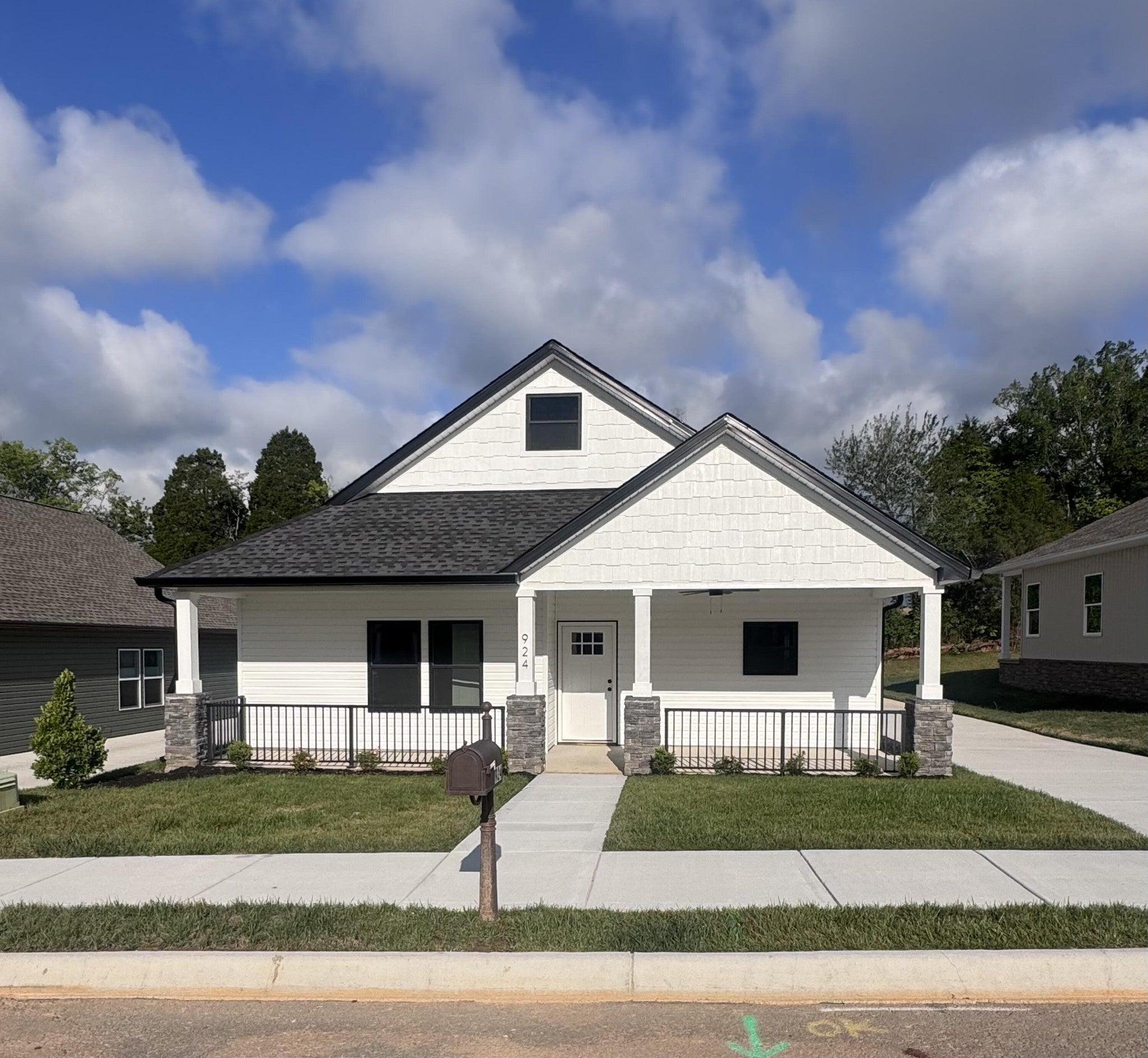 924 Stratford Avenue