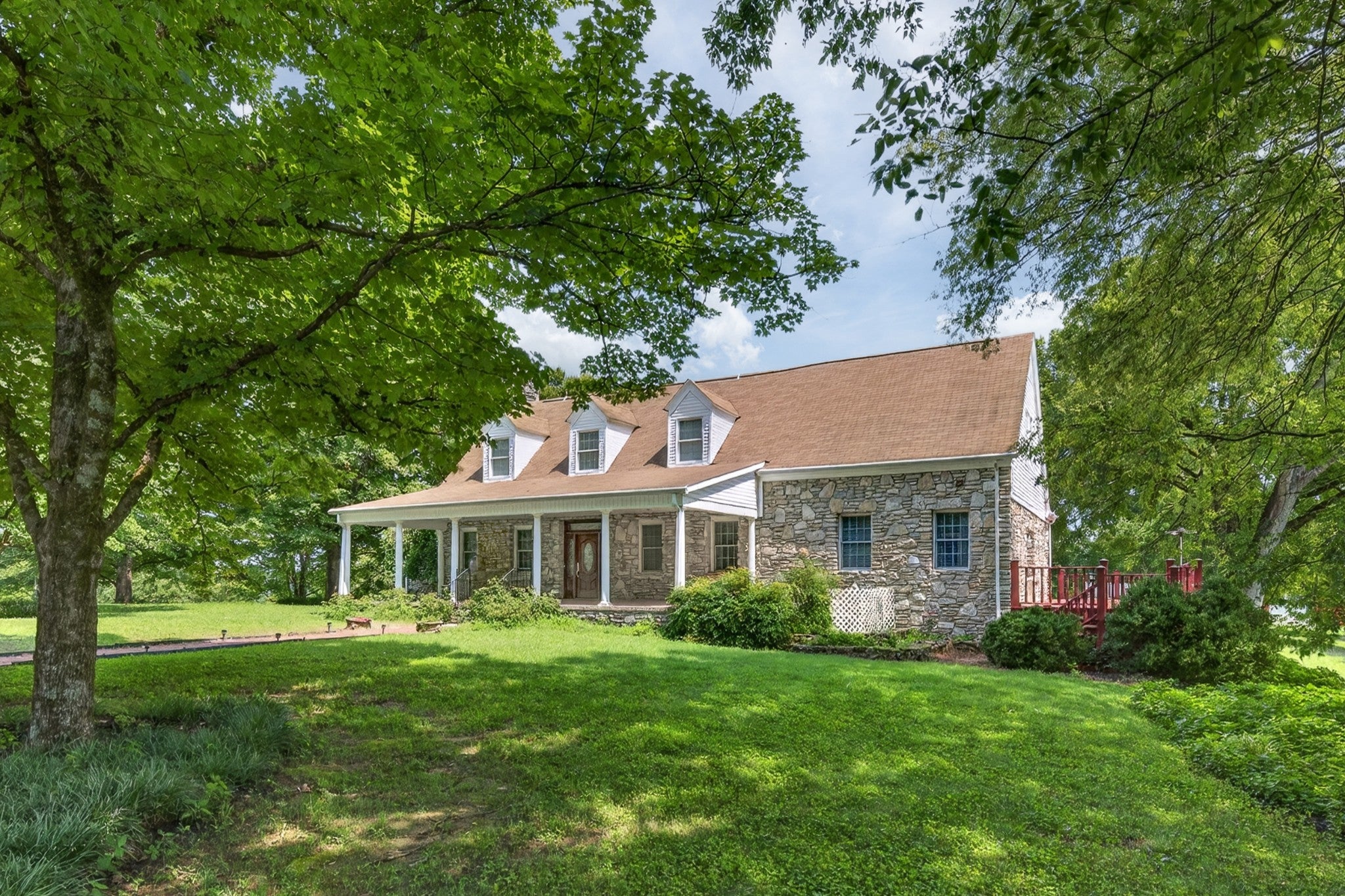 135 Clayton Ln