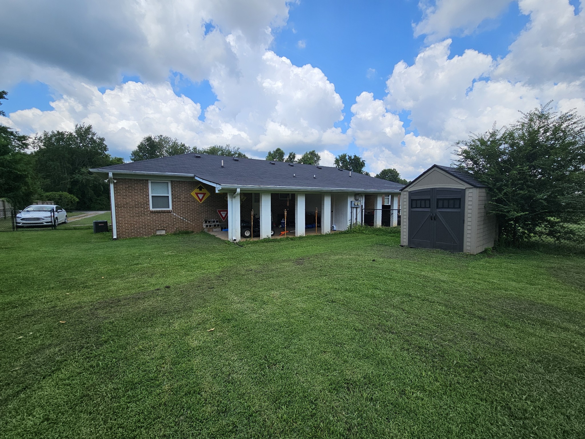 3662 Meadowwood Dr