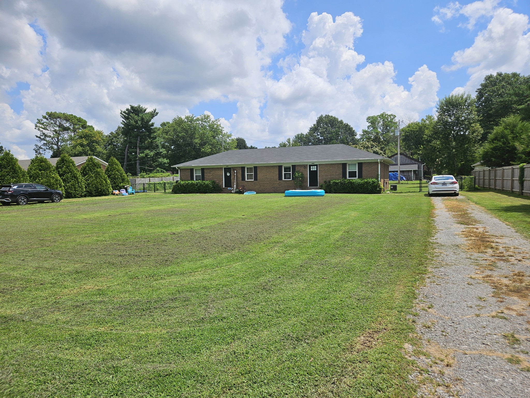 3662 Meadowwood Dr