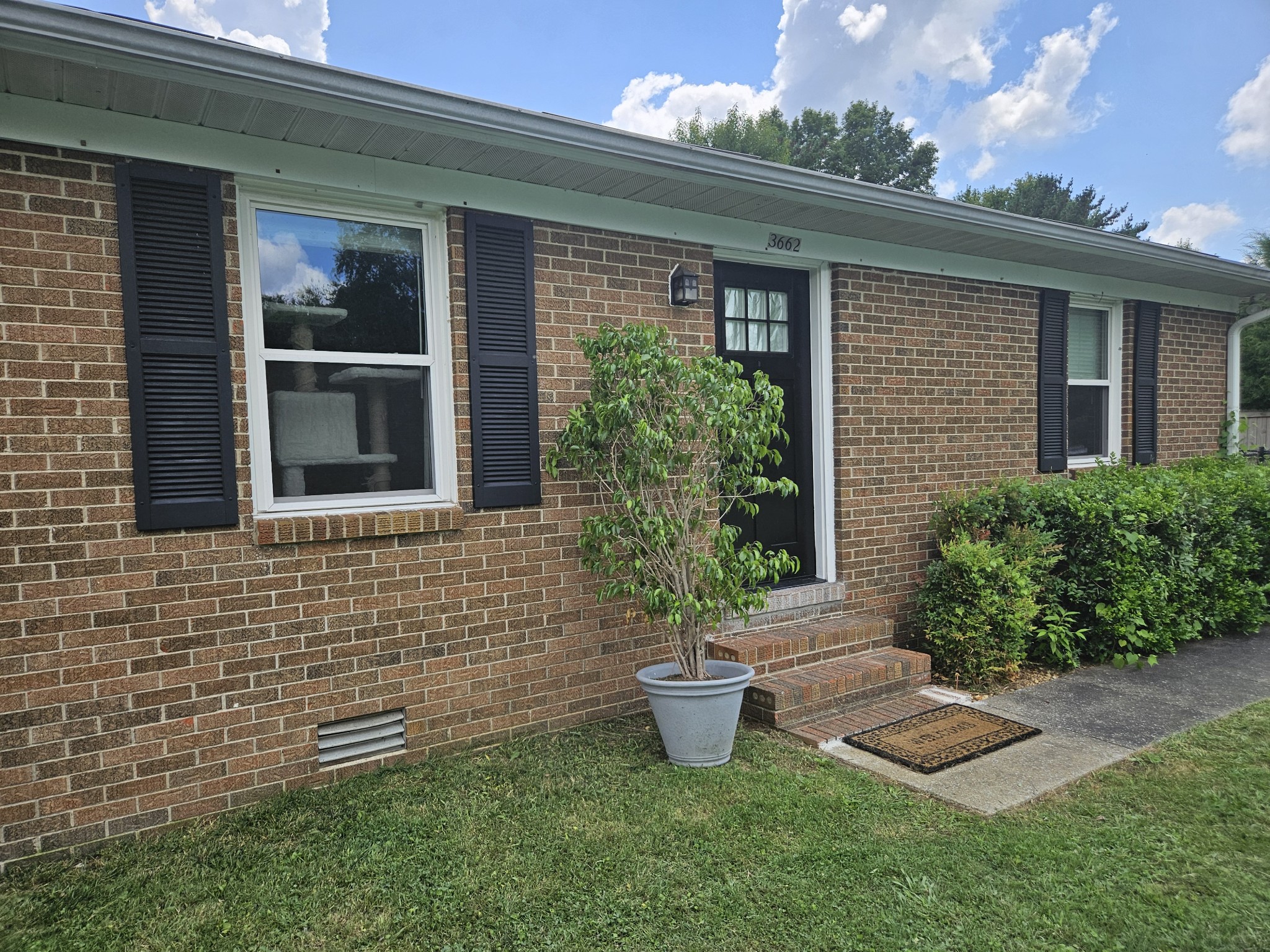 3662 Meadowwood Dr