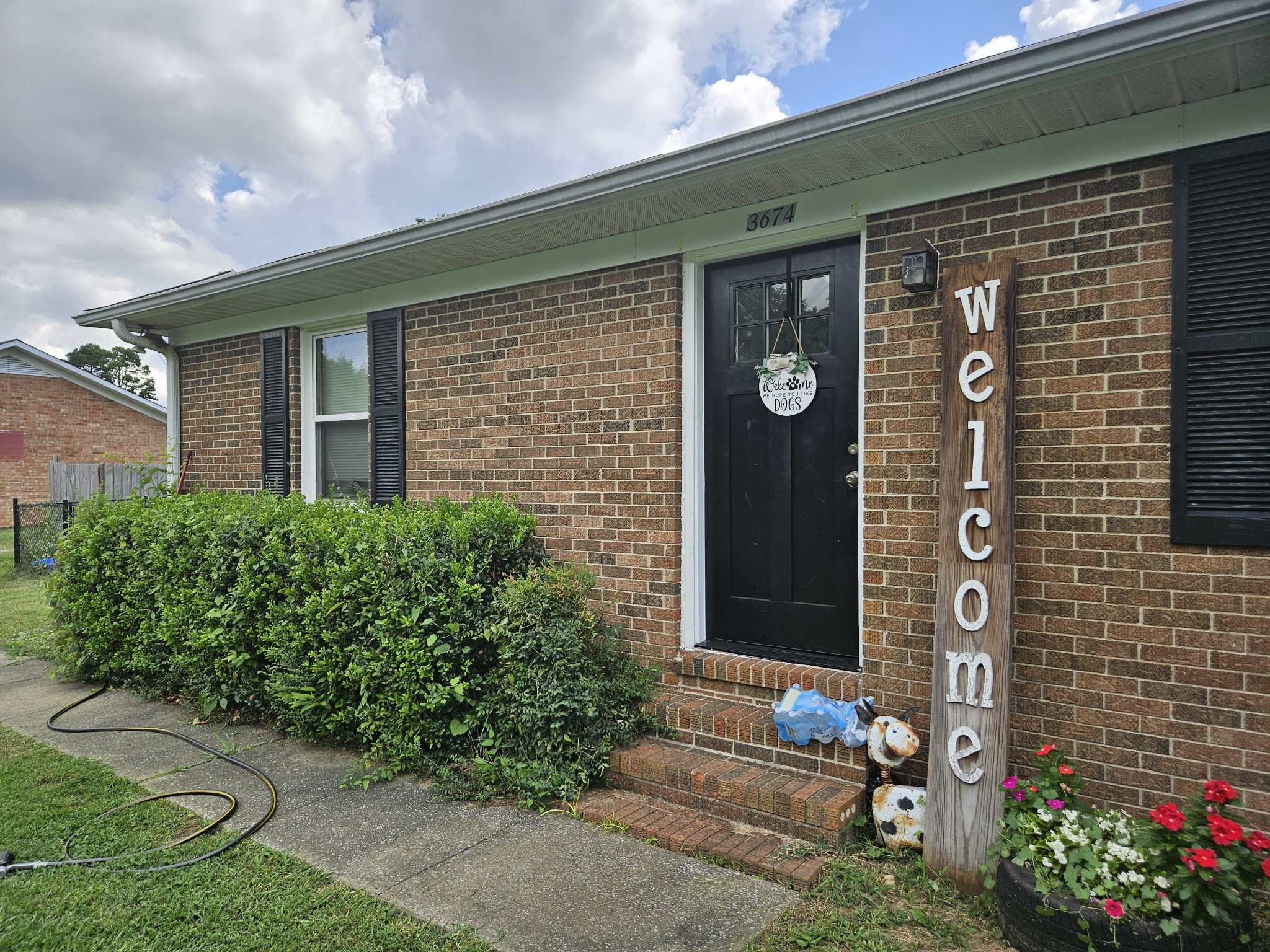 3662 Meadowwood Dr