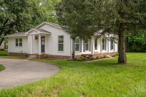 802 Daniel Dr Lawrenceburg TN 38464