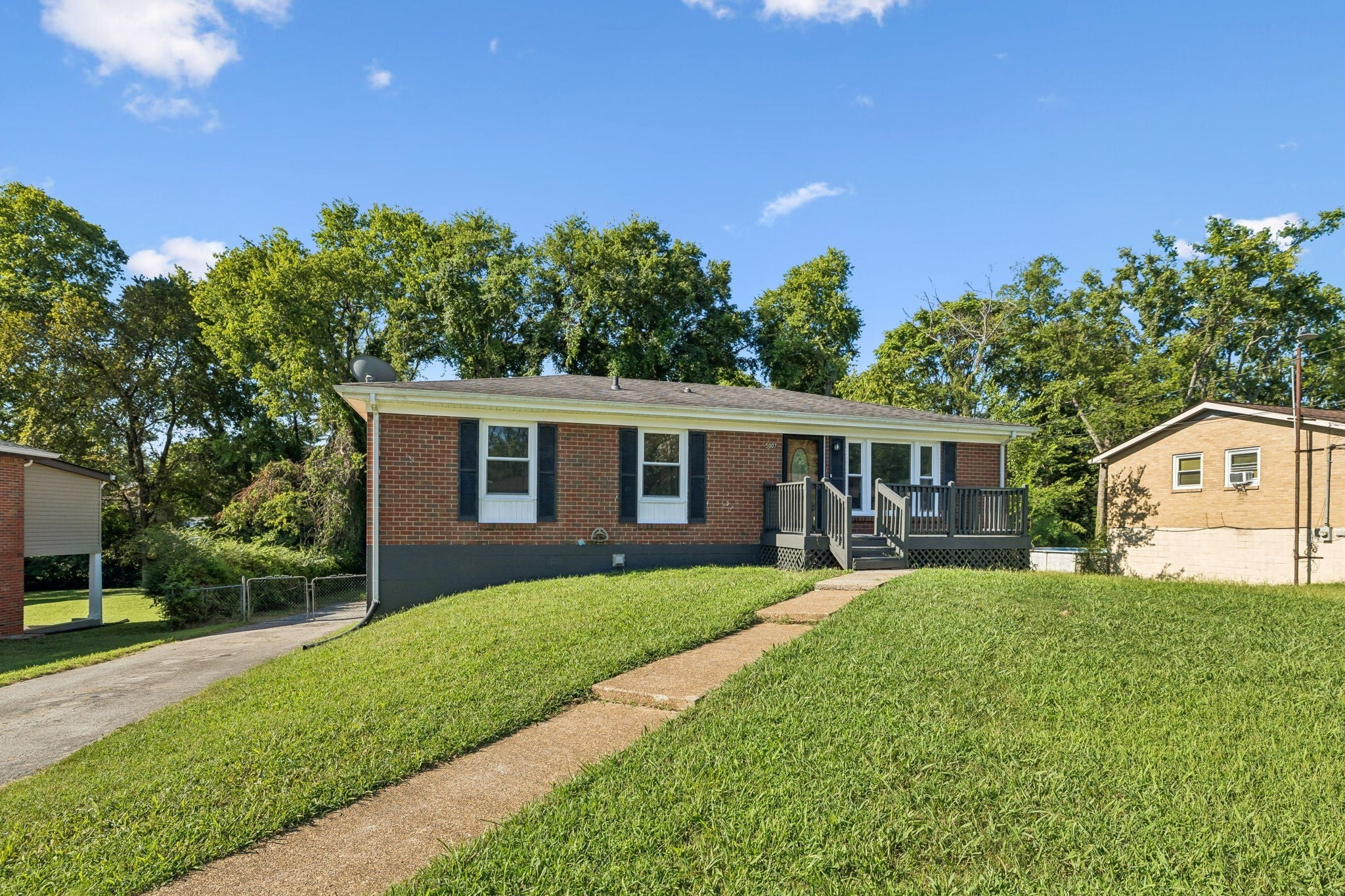 5007 Bonnameade Dr