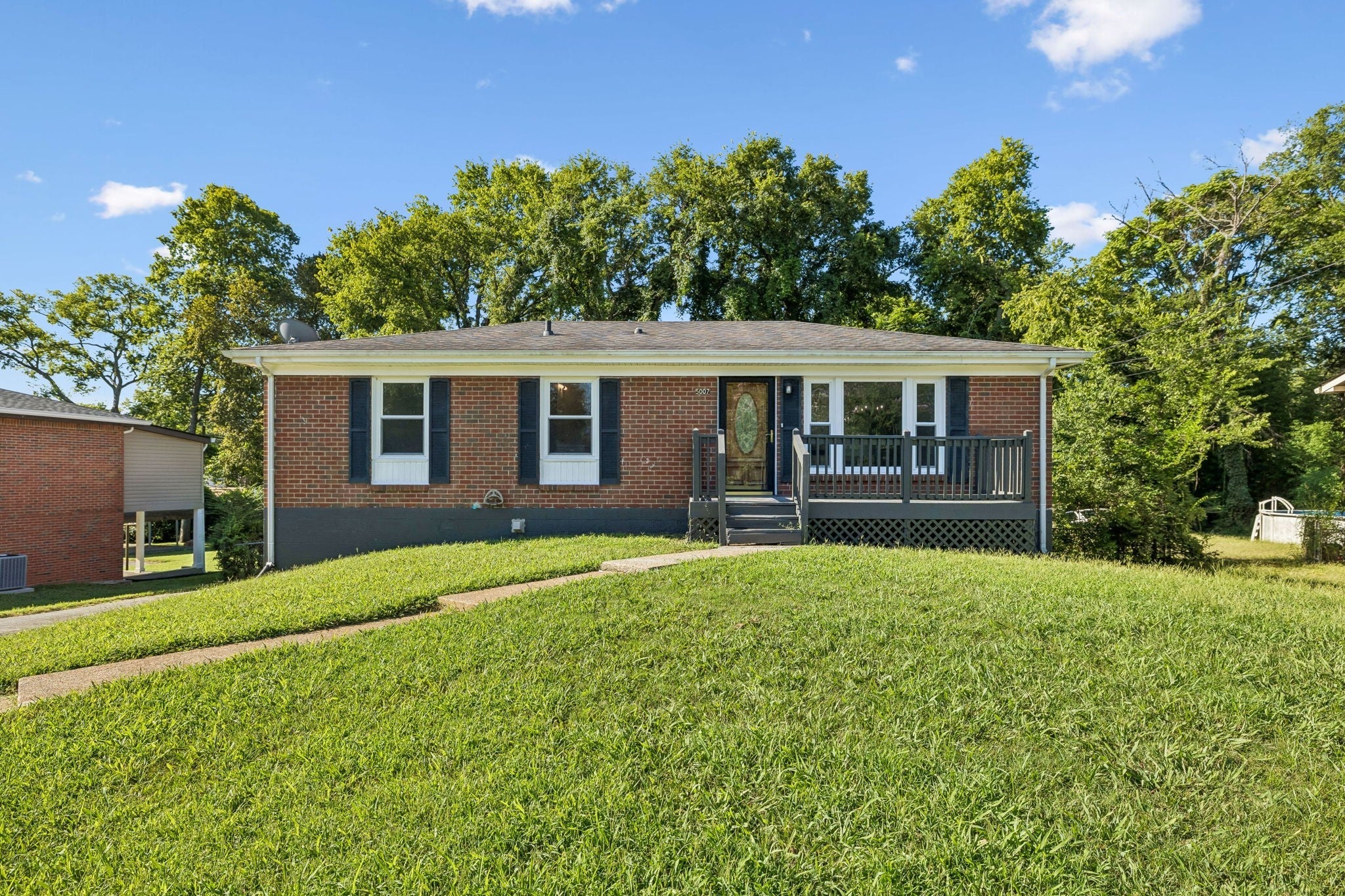 5007 Bonnameade Dr