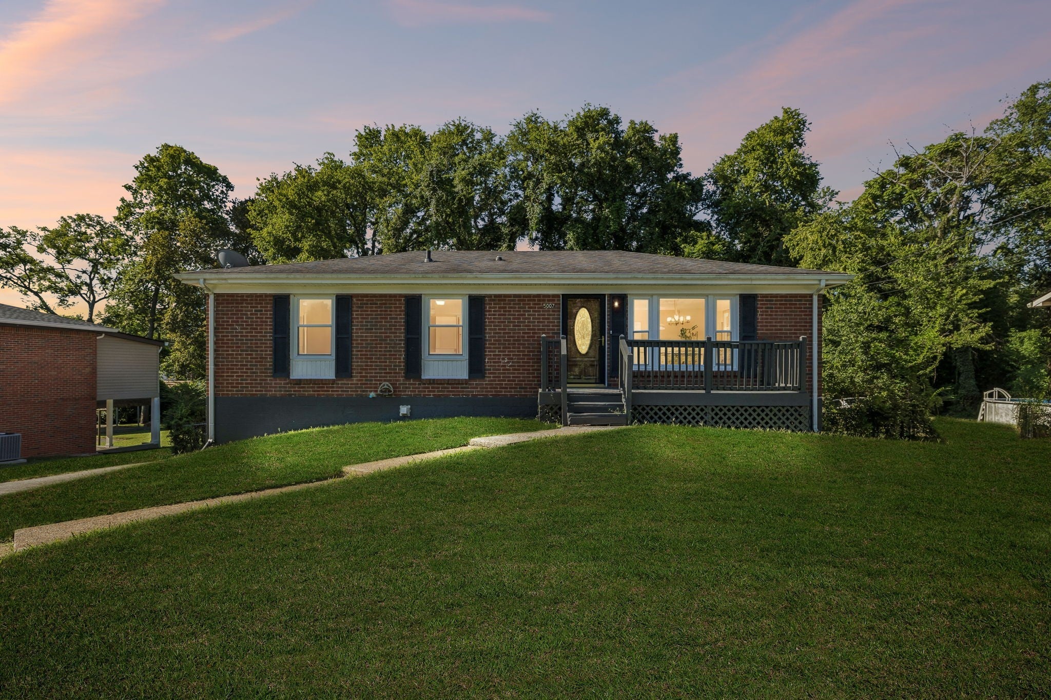 5007 Bonnameade Dr