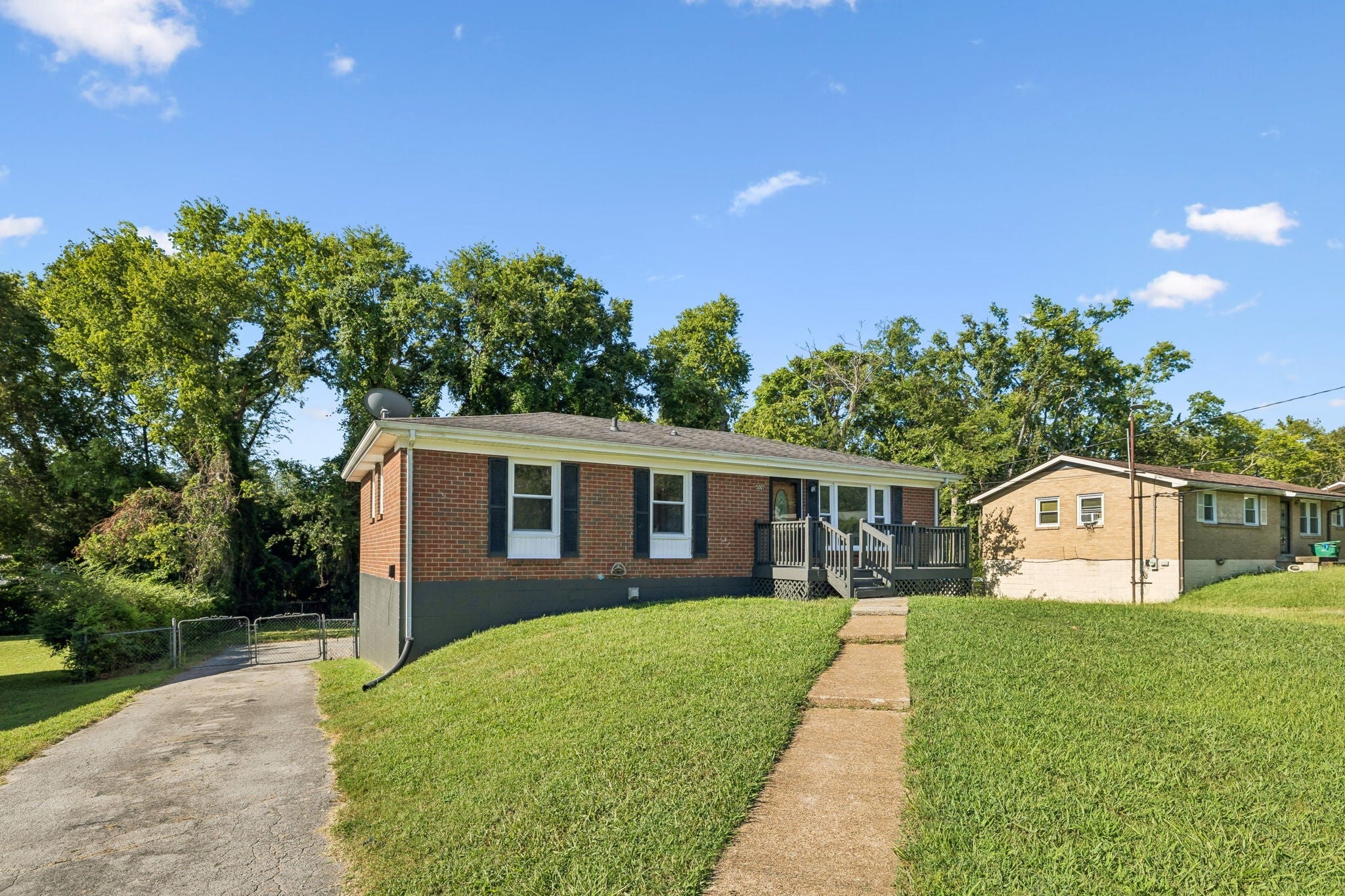 5007 Bonnameade Dr