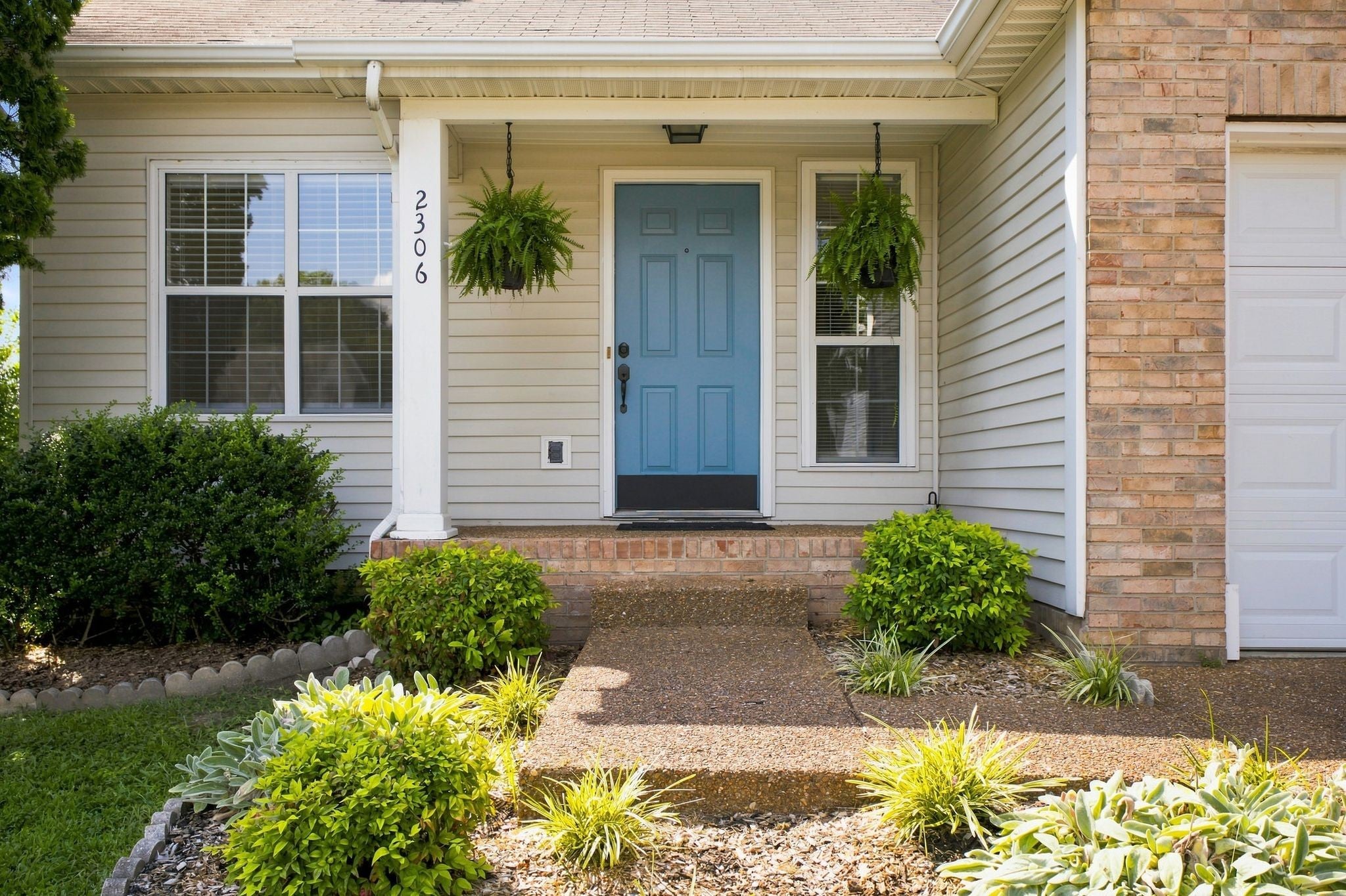 2306 Surrey Ln