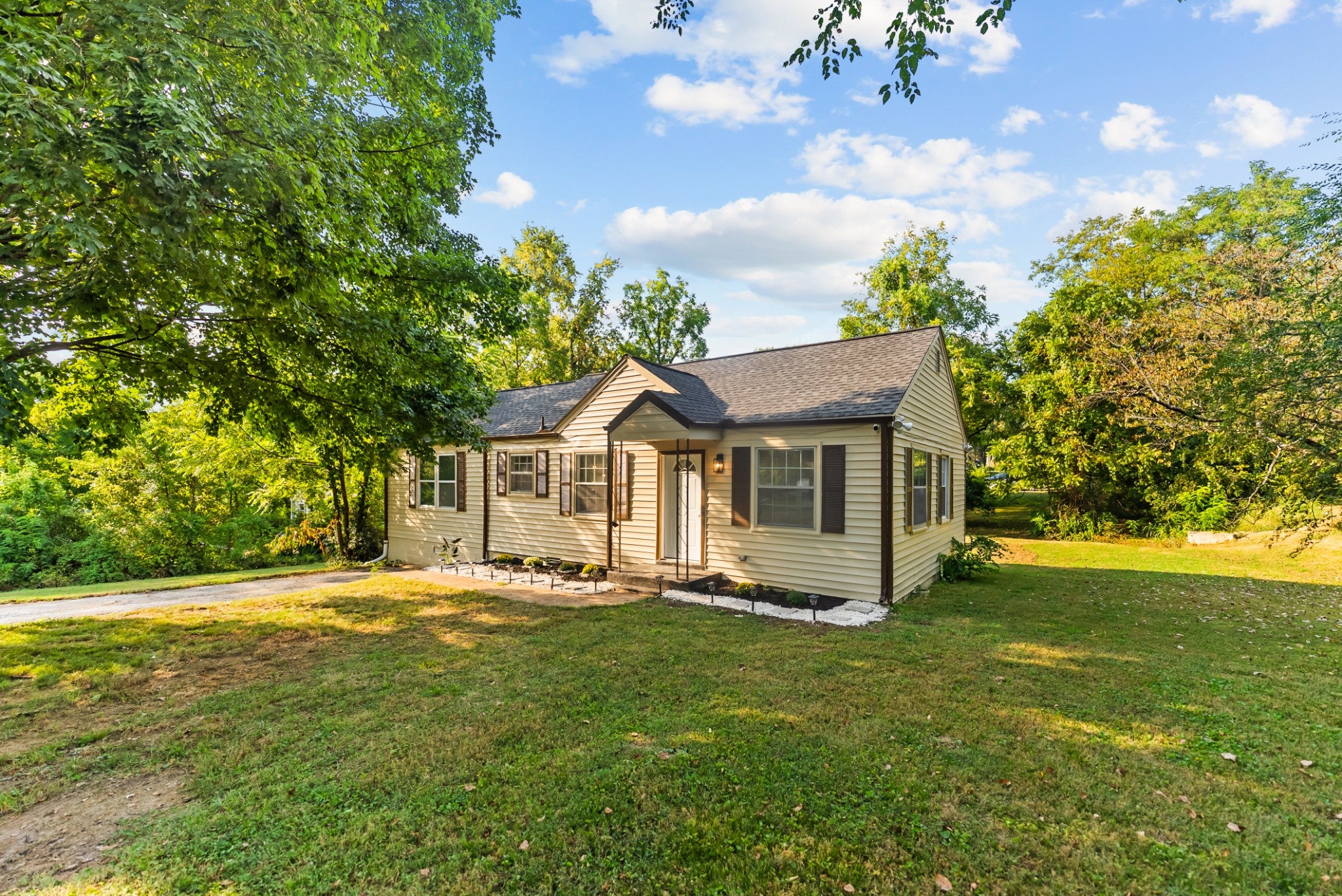 3-bed listing at 1232 Coarsey Dr, Nashville