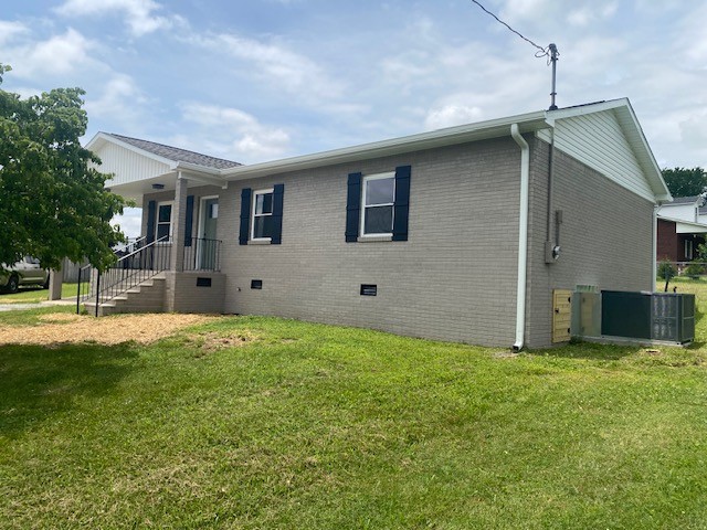 112 Lowell Dr W