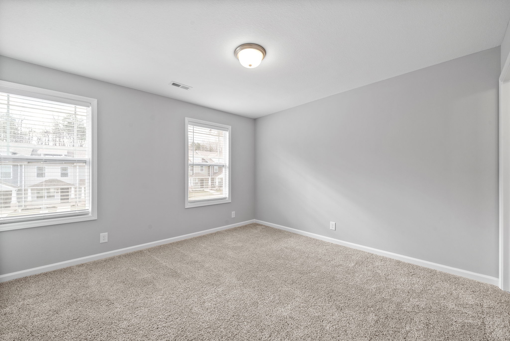 Clarksville, Tennessee 37040, United States, 2 Bedrooms Bedrooms, ,3 BathroomsBathrooms,Residential,Active,21910