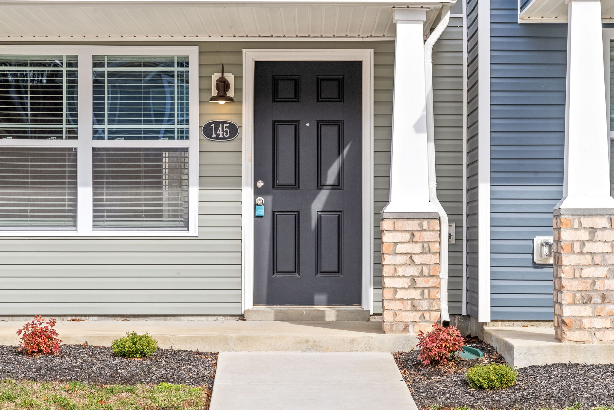 Clarksville, Tennessee 37040, United States, 2 Bedrooms Bedrooms, ,3 BathroomsBathrooms,Residential,Active,21910